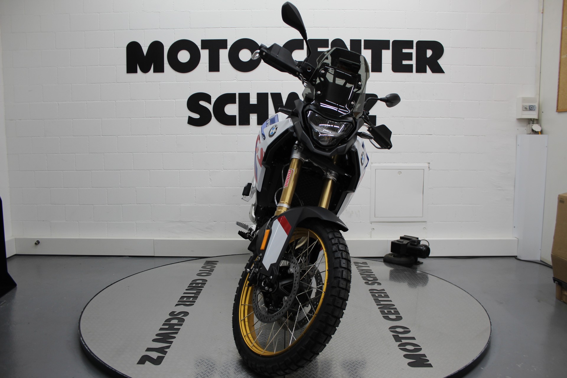 BMW F 900 GS-image-2