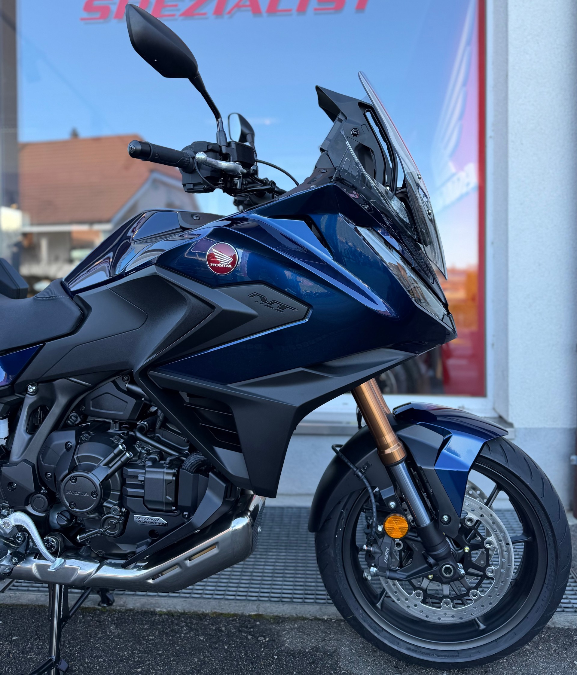 HONDA NT 1100 DCT Electronic Supsension-image-4