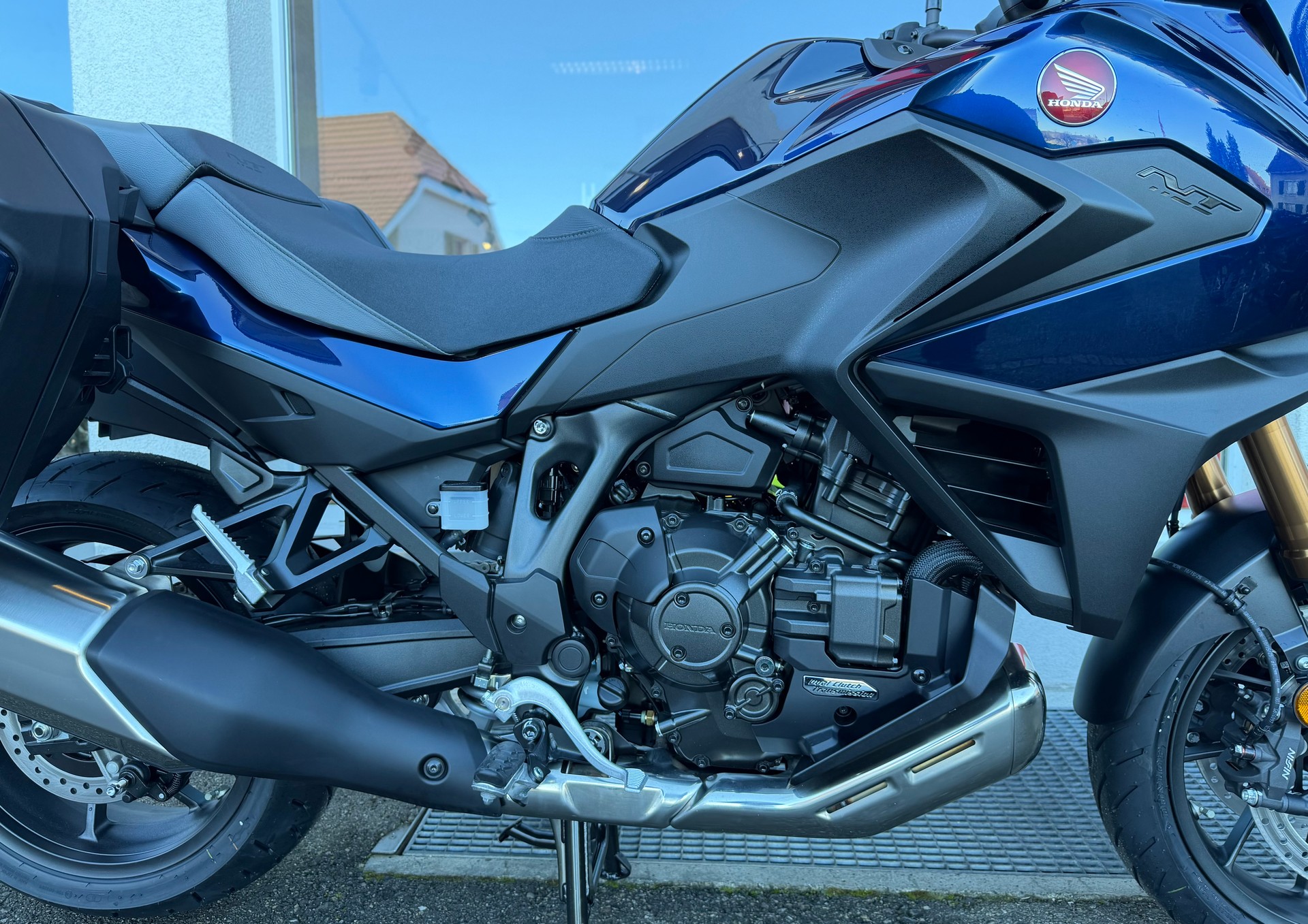 HONDA NT 1100 DCT Electronic Supsension-image-6