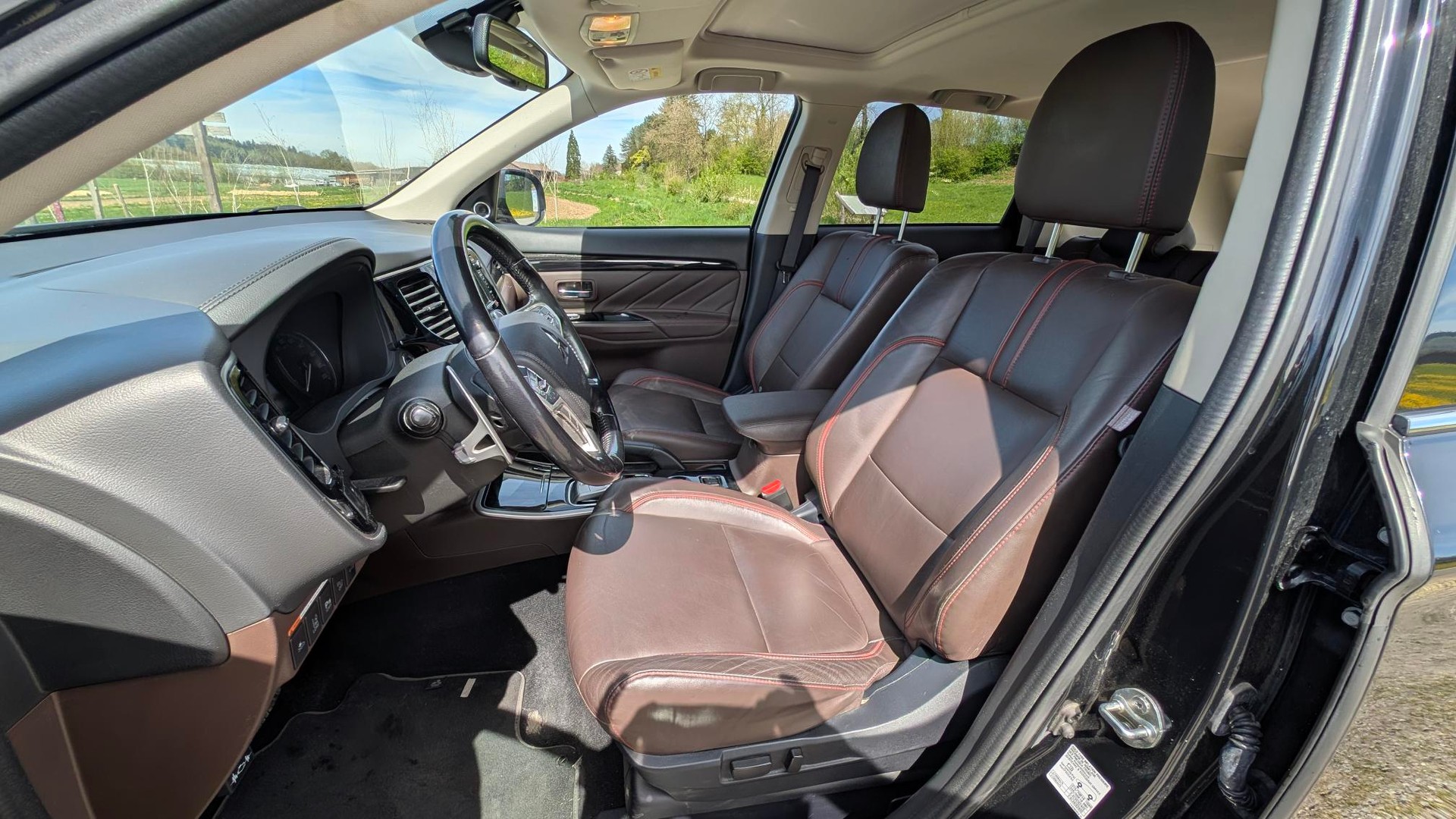 MITSUBISHI Outlander 2.0 PHEV Diamond 4WD Automatic-image-5