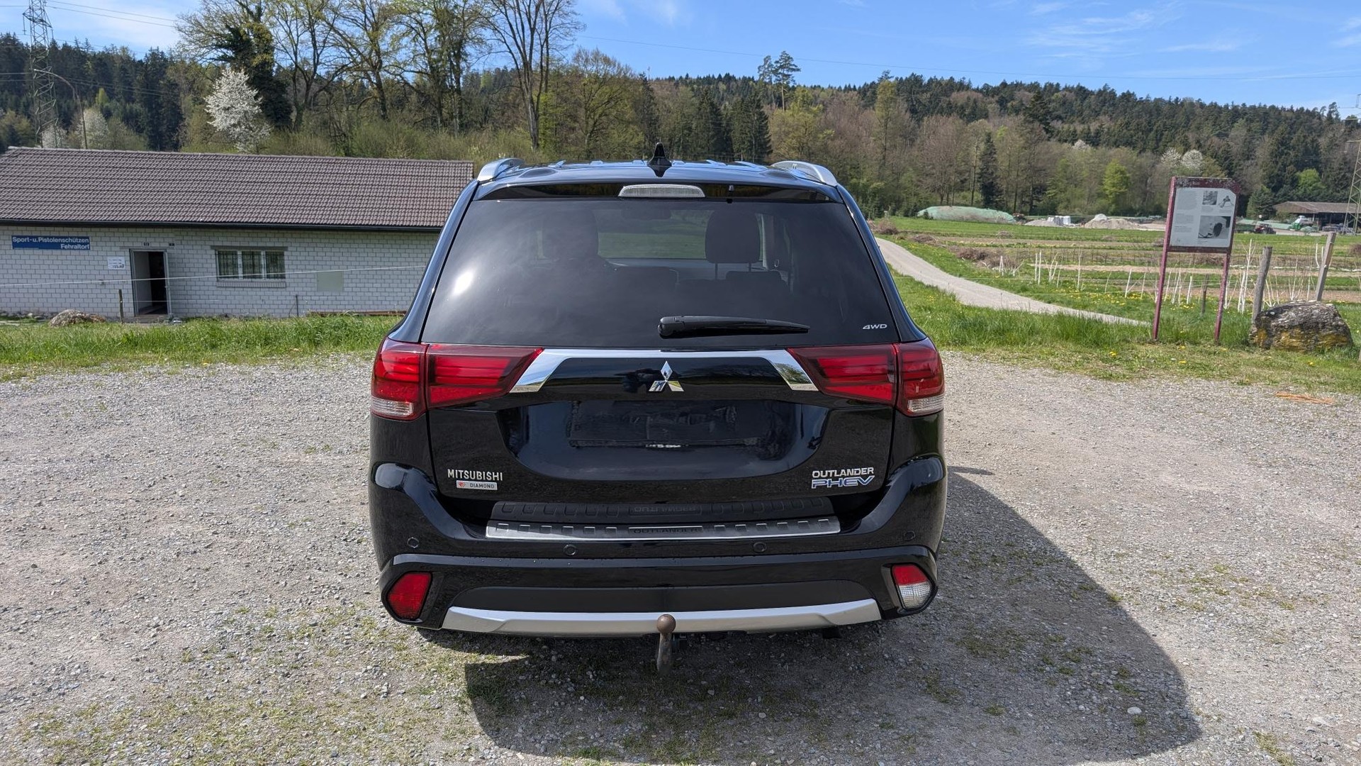 MITSUBISHI Outlander 2.0 PHEV Diamond 4WD Automatic-image-3