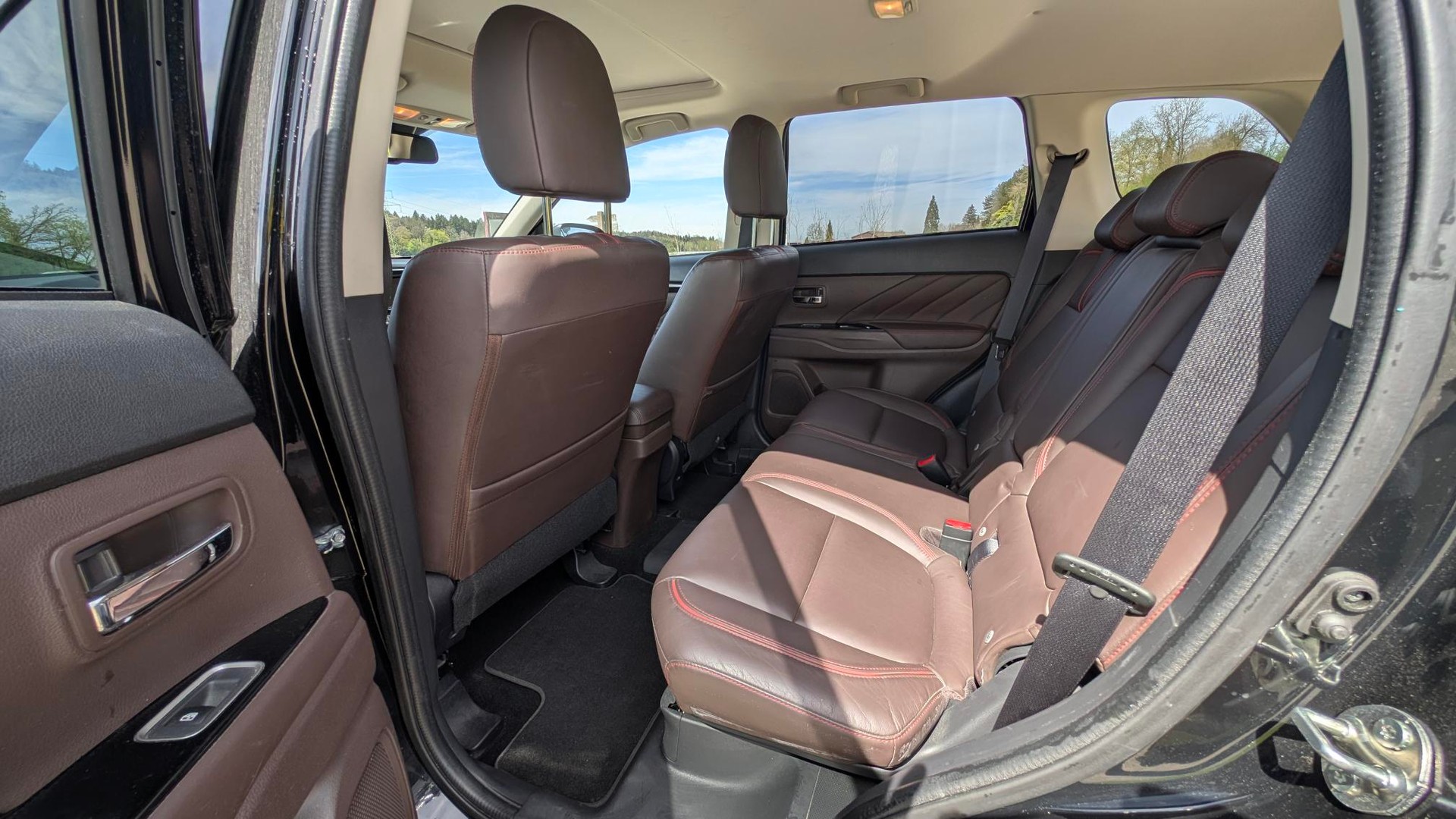 MITSUBISHI Outlander 2.0 PHEV Diamond 4WD Automatic-image-7