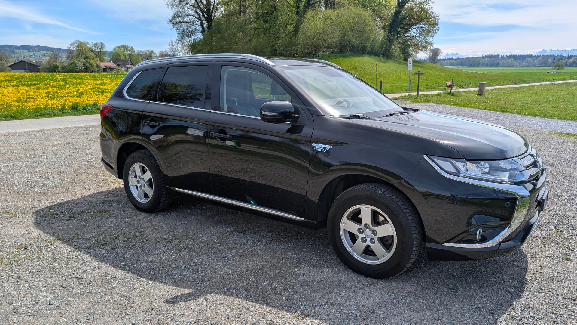 MITSUBISHI Outlander 2.0 PHEV Diamond 4WD Automatic-image-2