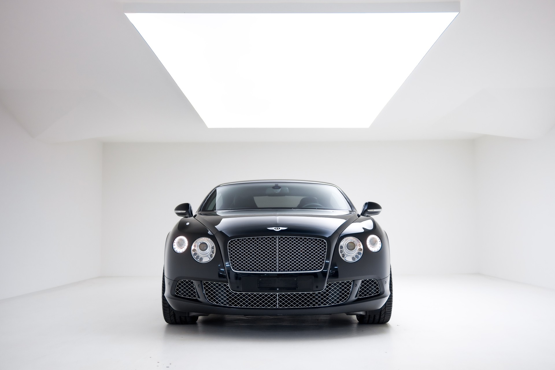 BENTLEY Continental GT 6.0 W12-showroom-element-3