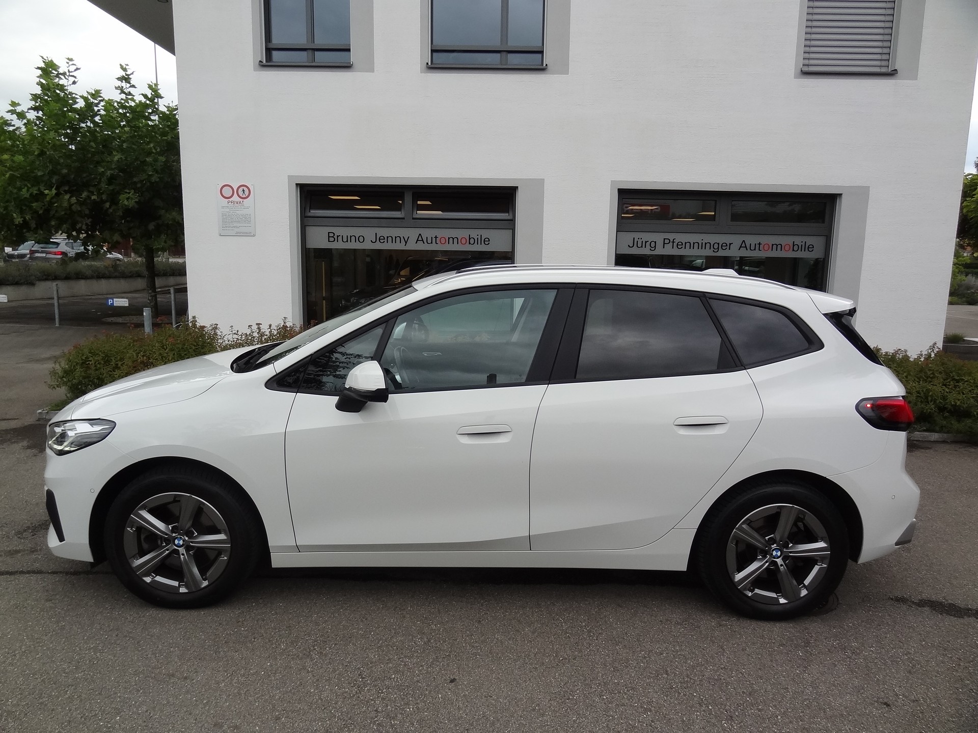BMW 223d Active Tourer xDrive DKG-showroom-element-1
