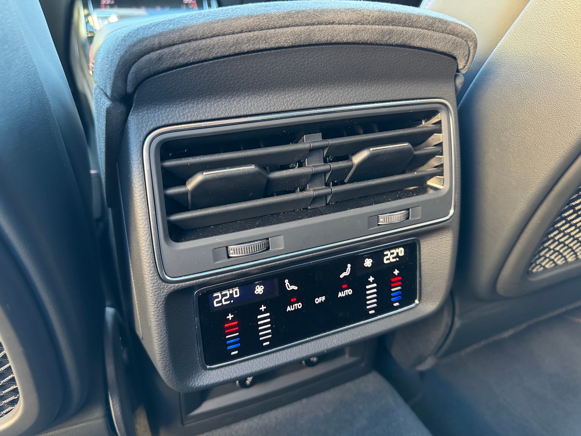 AUDI RSQ8 quattro tiptronic-image-13