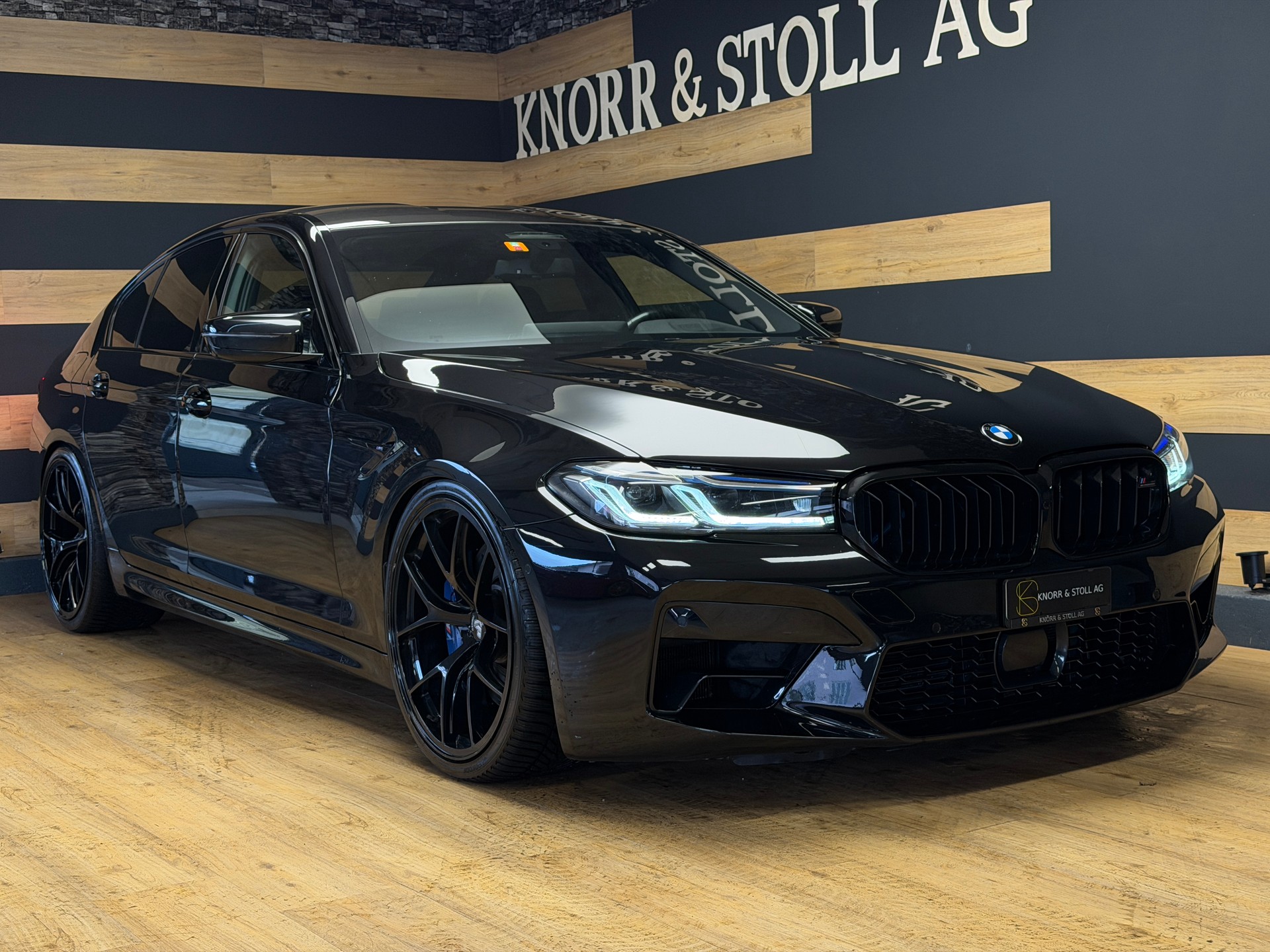 BMW M5 xDrive Drivelogic-showroom-element-1