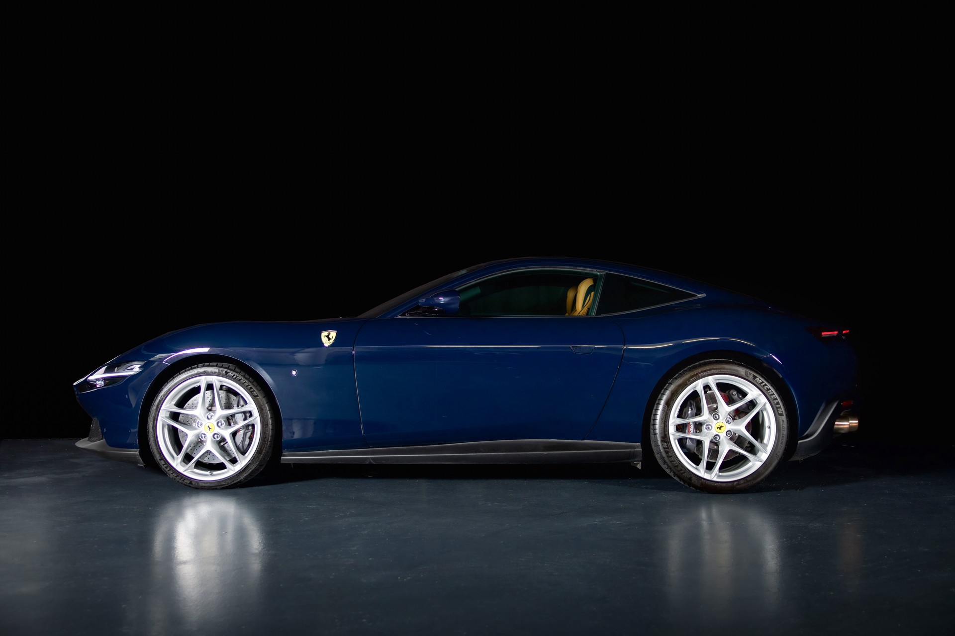 FERRARI Roma 3.9 V8 T Blu Pozzi /Cuoio-showroom-element-2