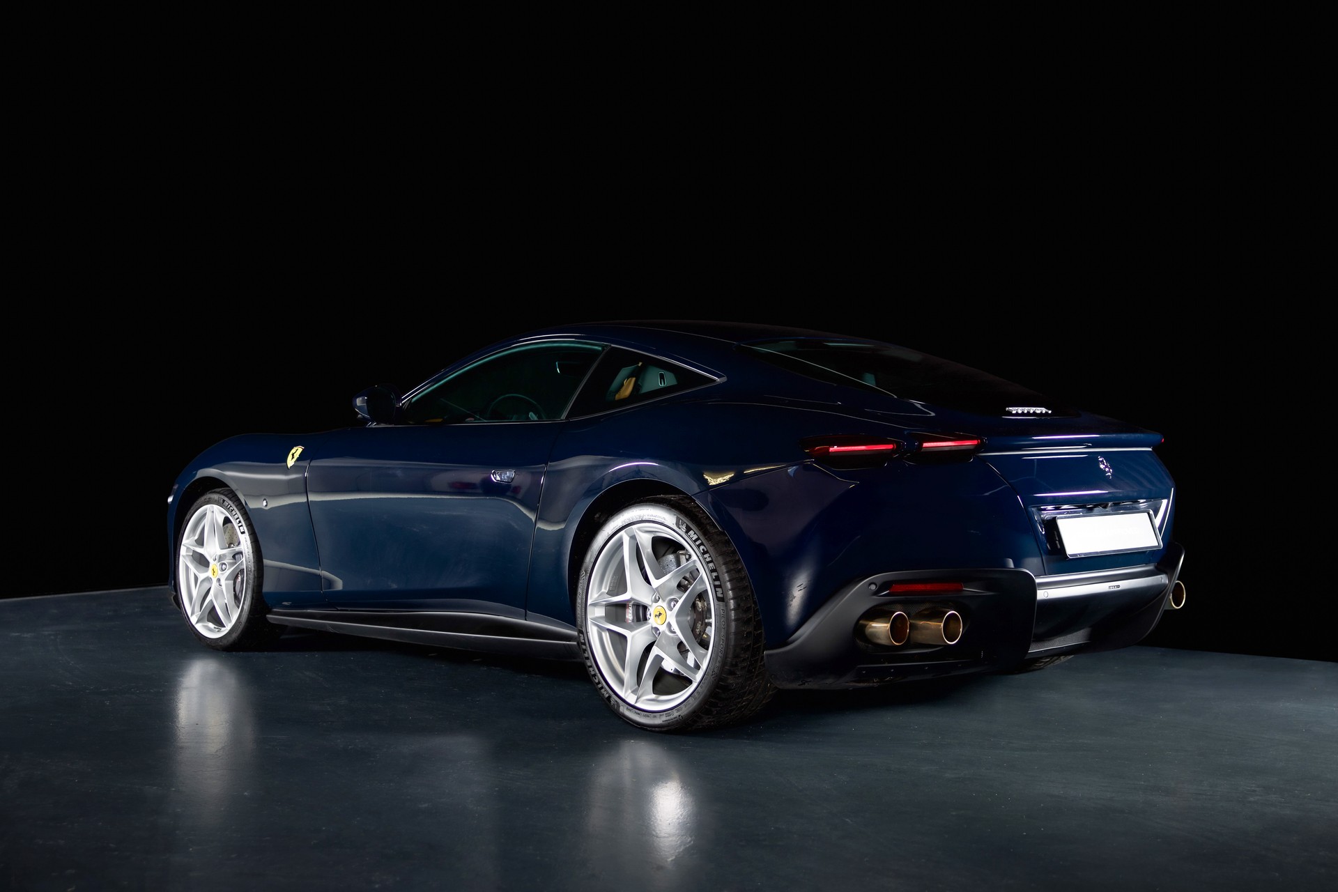 FERRARI Roma 3.9 V8 T Blu Pozzi /Cuoio-showroom-element-3