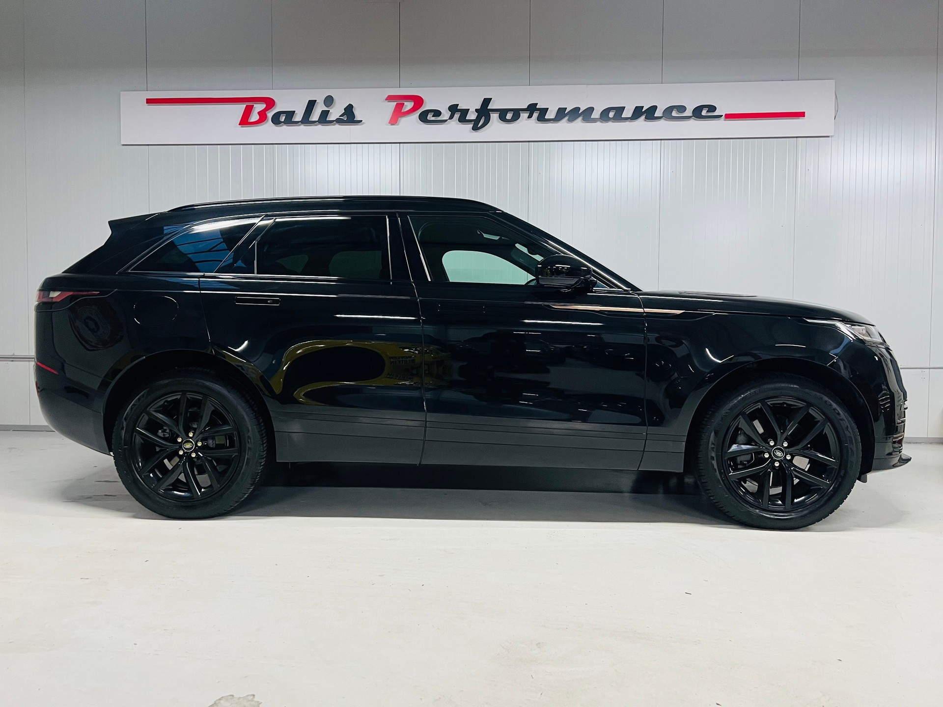 LAND ROVER Range Rover Velar R-Dynamic D 200 SE Automatic-image-1