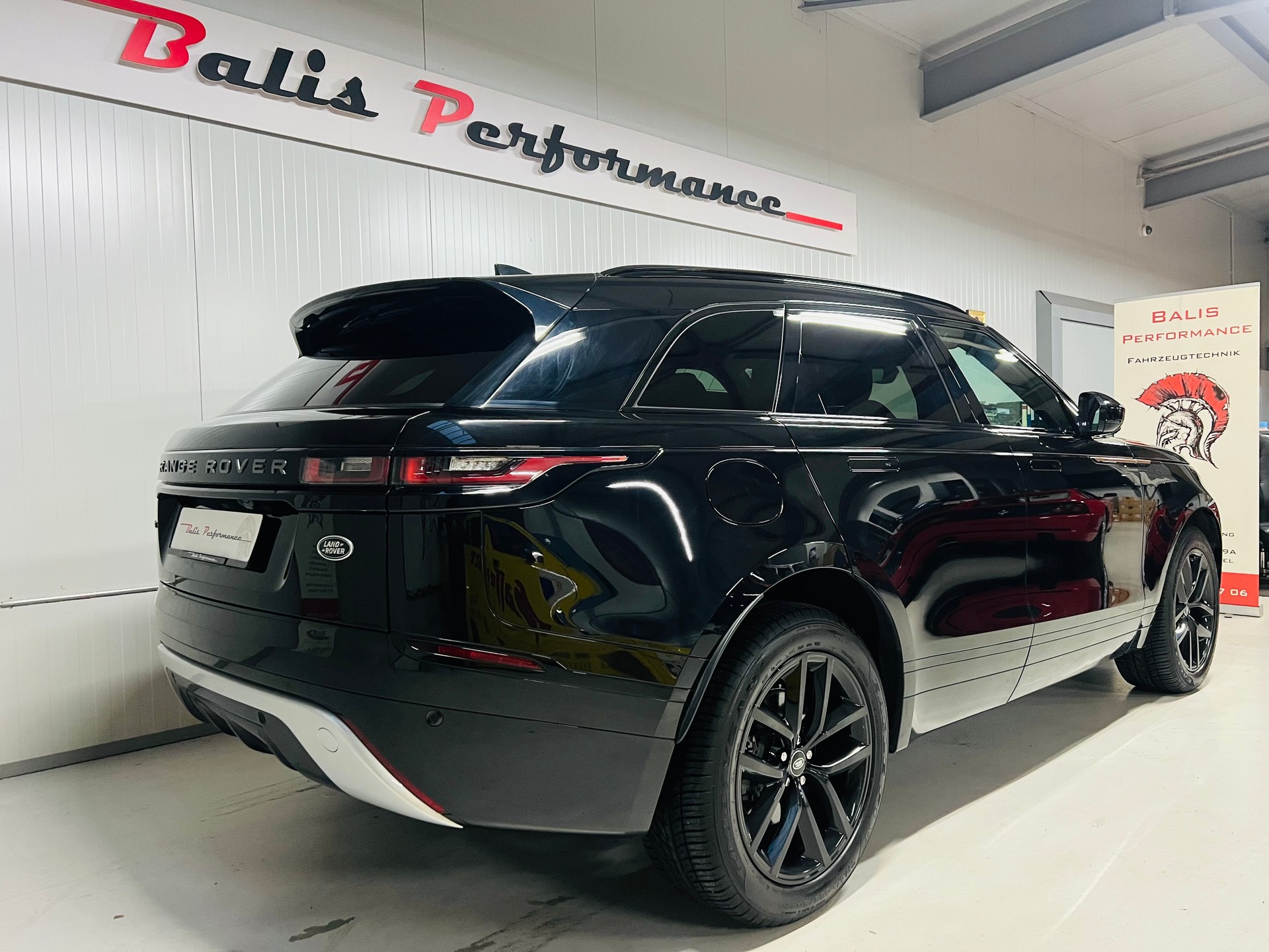 LAND ROVER Range Rover Velar R-Dynamic D 200 SE Automatic-image-2