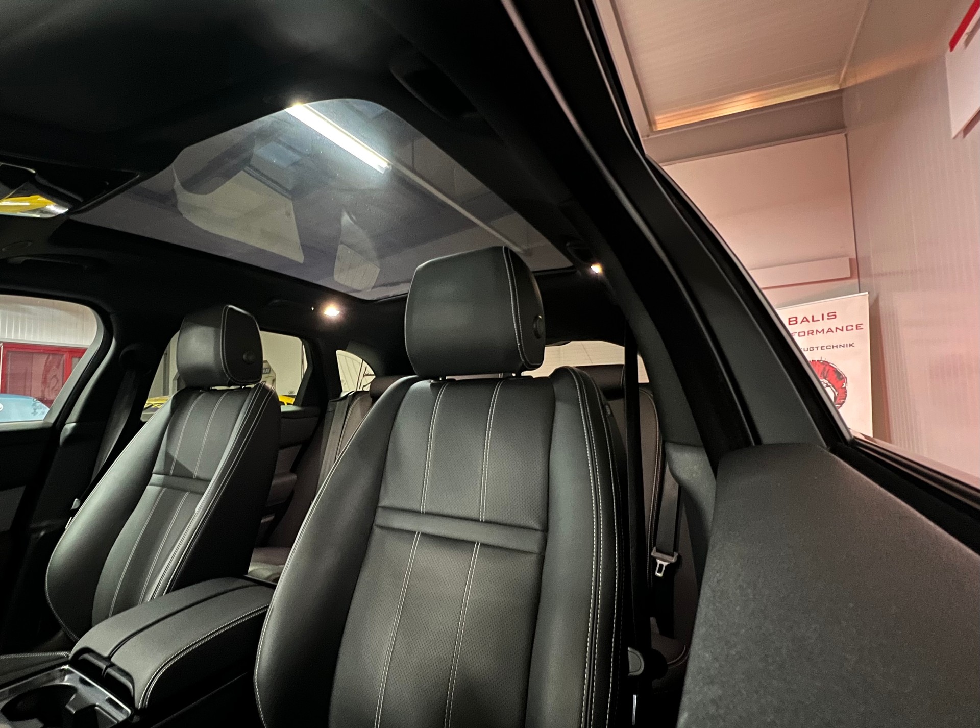 LAND ROVER Range Rover Velar R-Dynamic D 200 SE Automatic-image-10