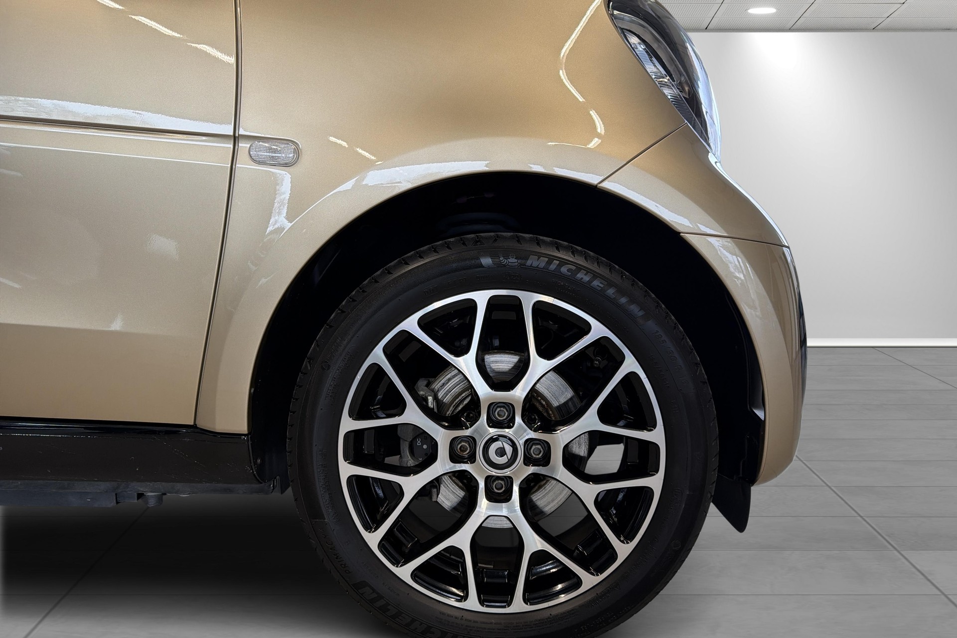 SMART fortwo EQ prime (incl. battery)-showroom-element-3