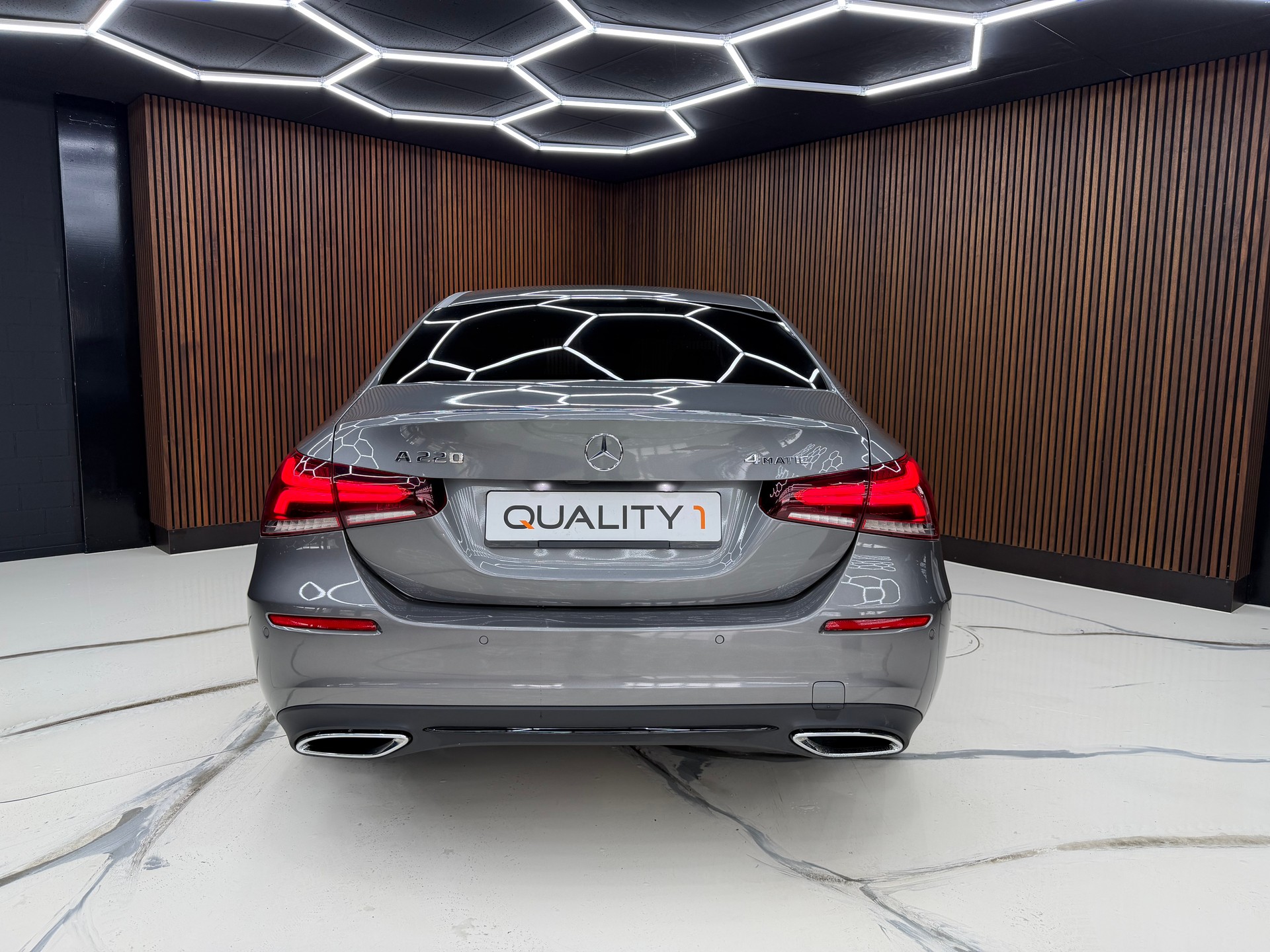 MERCEDES-BENZ A 220 Style 7G-DCT 4Matic-image-7