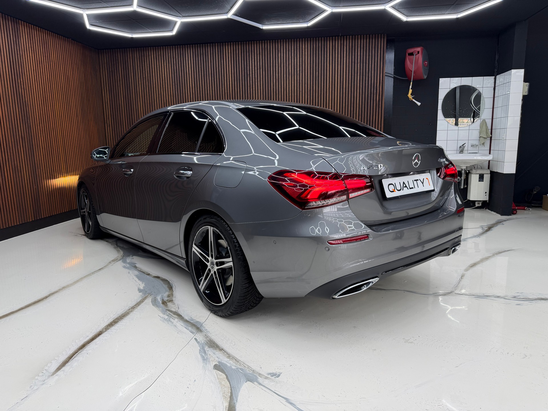 MERCEDES-BENZ A 220 Style 7G-DCT 4Matic-image-8