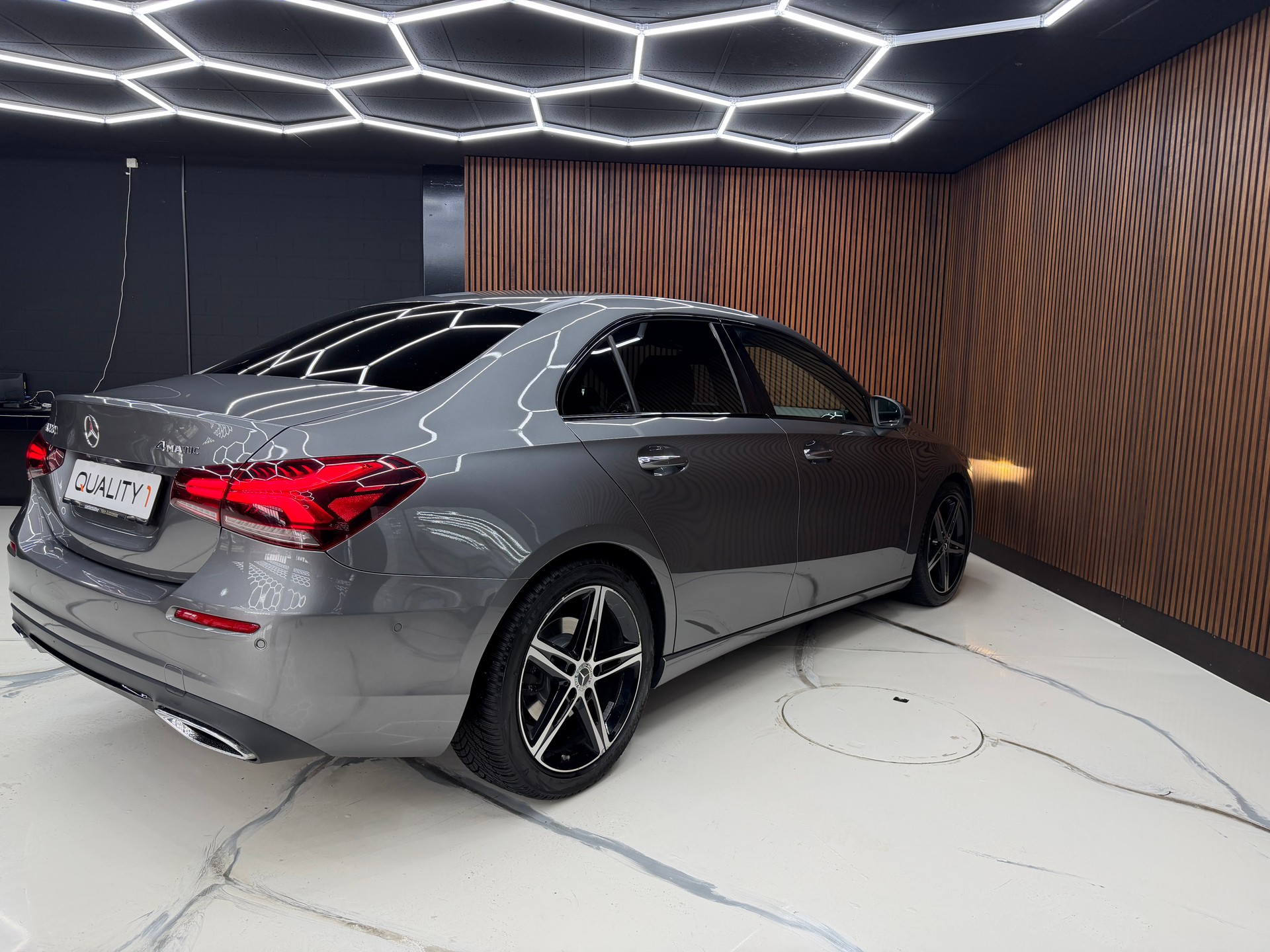 MERCEDES-BENZ A 220 Style 7G-DCT 4Matic-image-6
