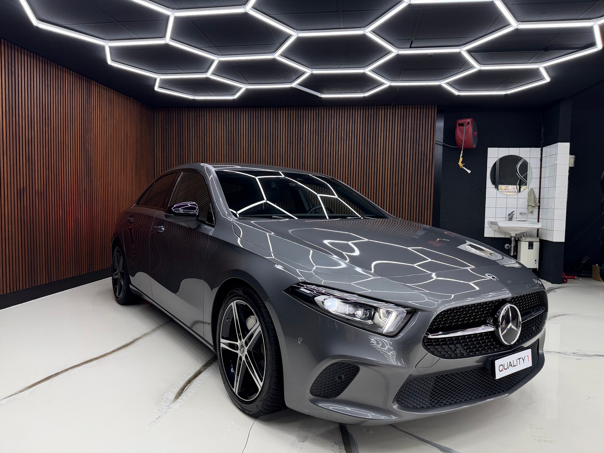 MERCEDES-BENZ A 220 Style 7G-DCT 4Matic-image-3
