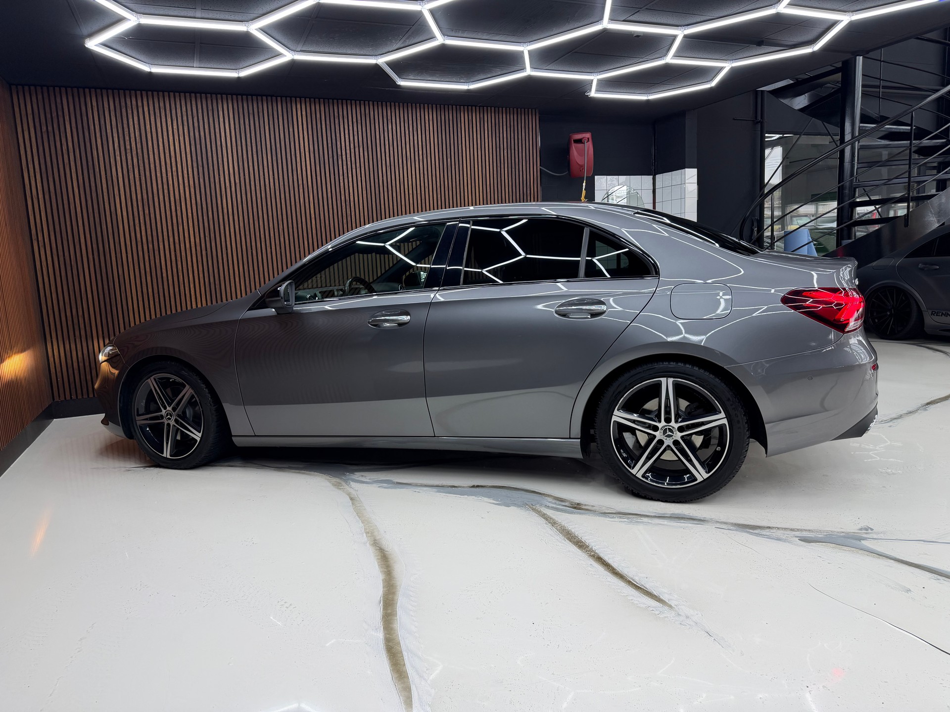 MERCEDES-BENZ A 220 Style 7G-DCT 4Matic-image-9