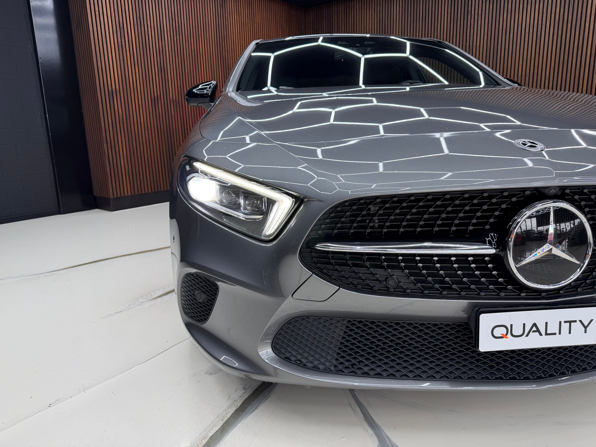 MERCEDES-BENZ A 220 Style 7G-DCT 4Matic-image-2
