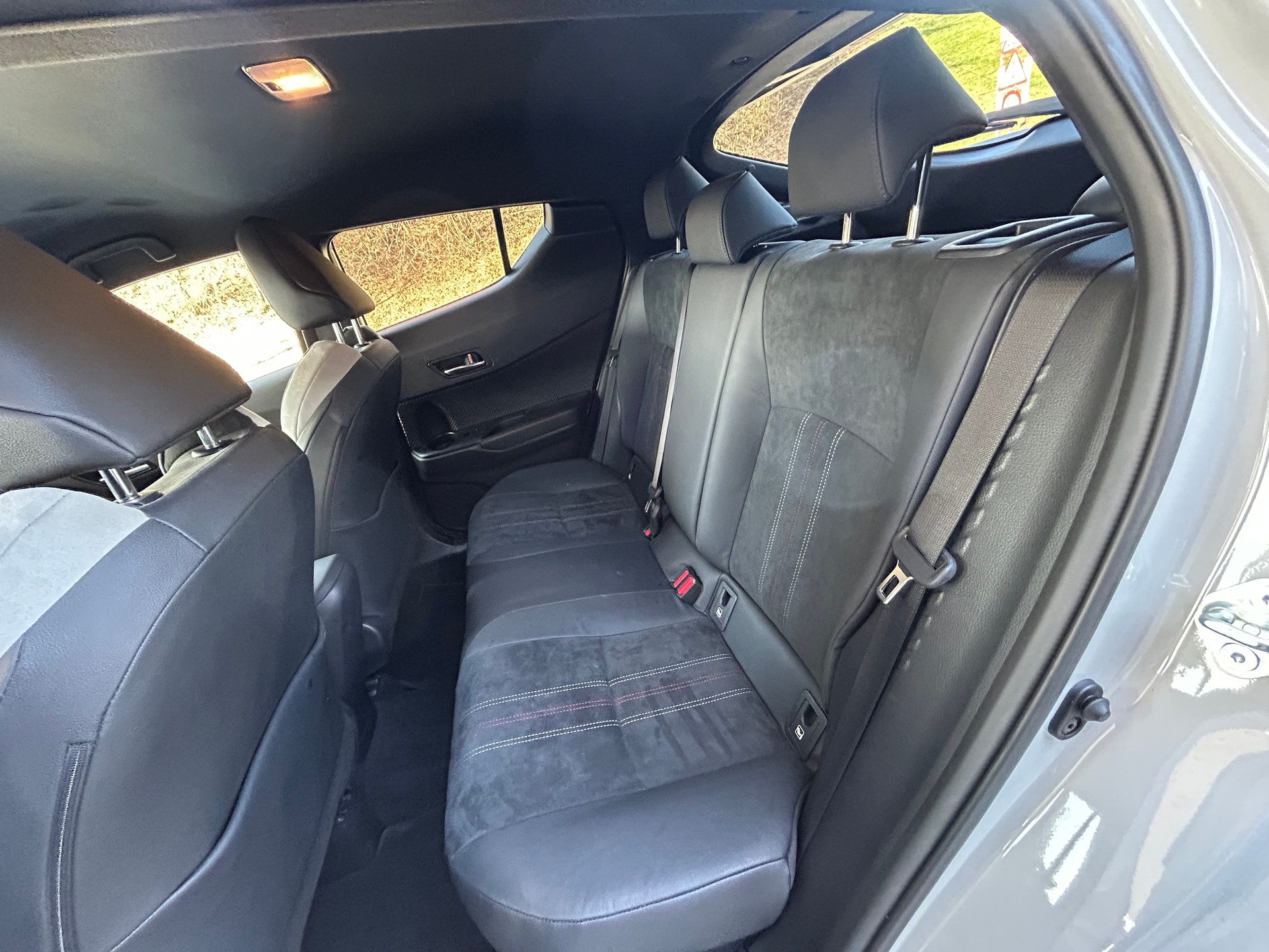 TOYOTA C-HR 2.0 HSD CVT GR Sport-image-13