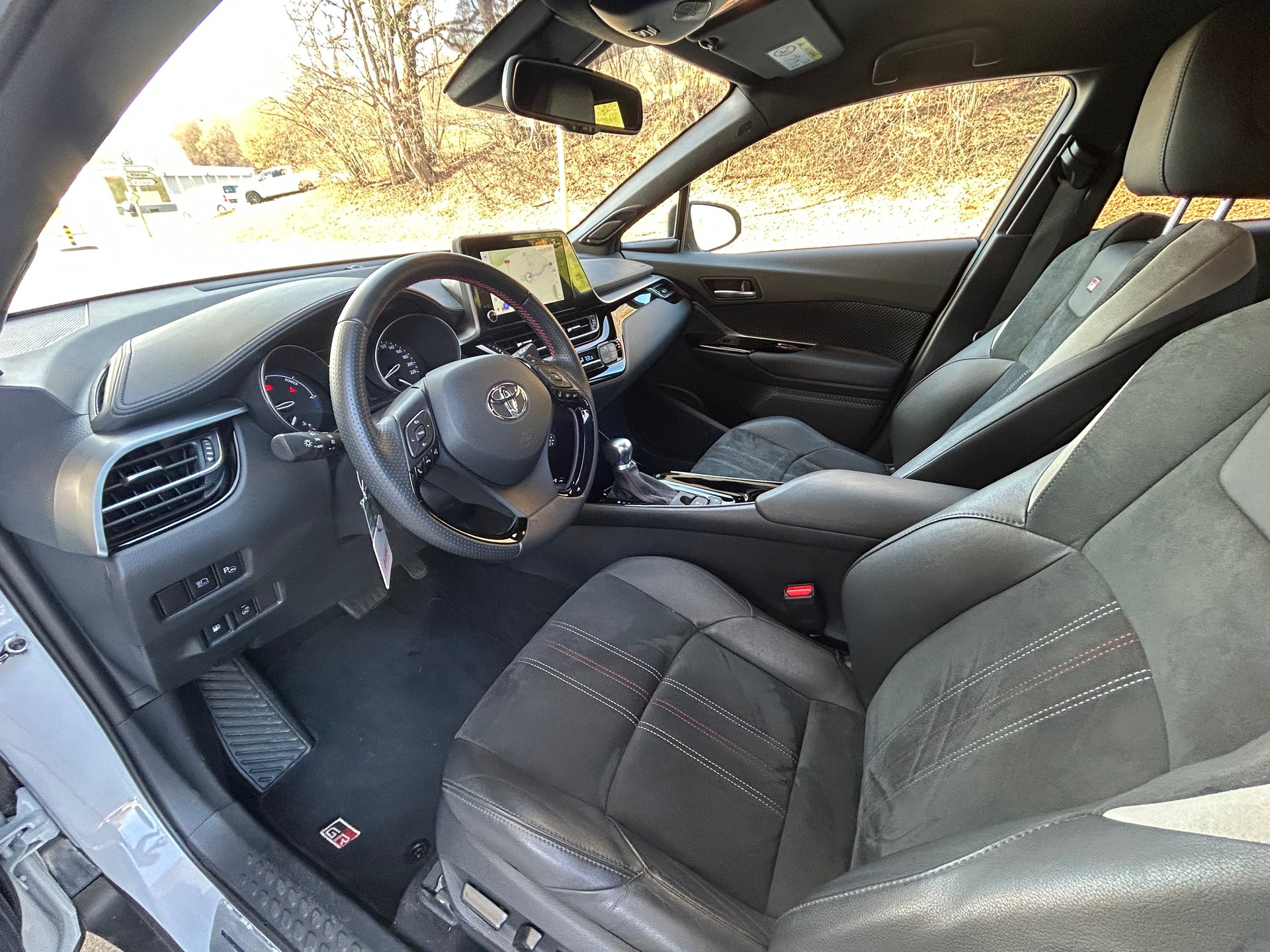 TOYOTA C-HR 2.0 HSD CVT GR Sport-image-12