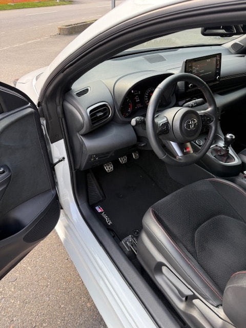 TOYOTA Yaris 1.6 GR Sport-image-11