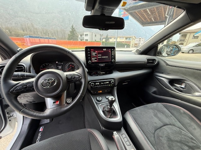 TOYOTA Yaris 1.6 GR Sport-image-9