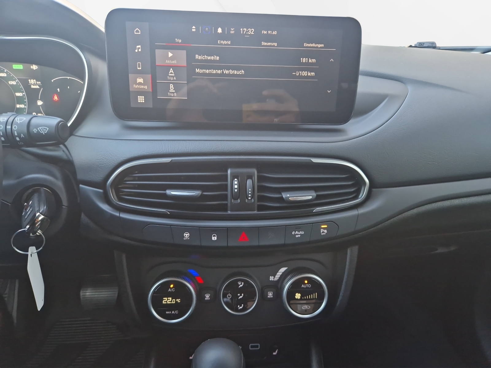 FIAT Tipo SW 1.5 Hybrid Swiss Edition-image-7