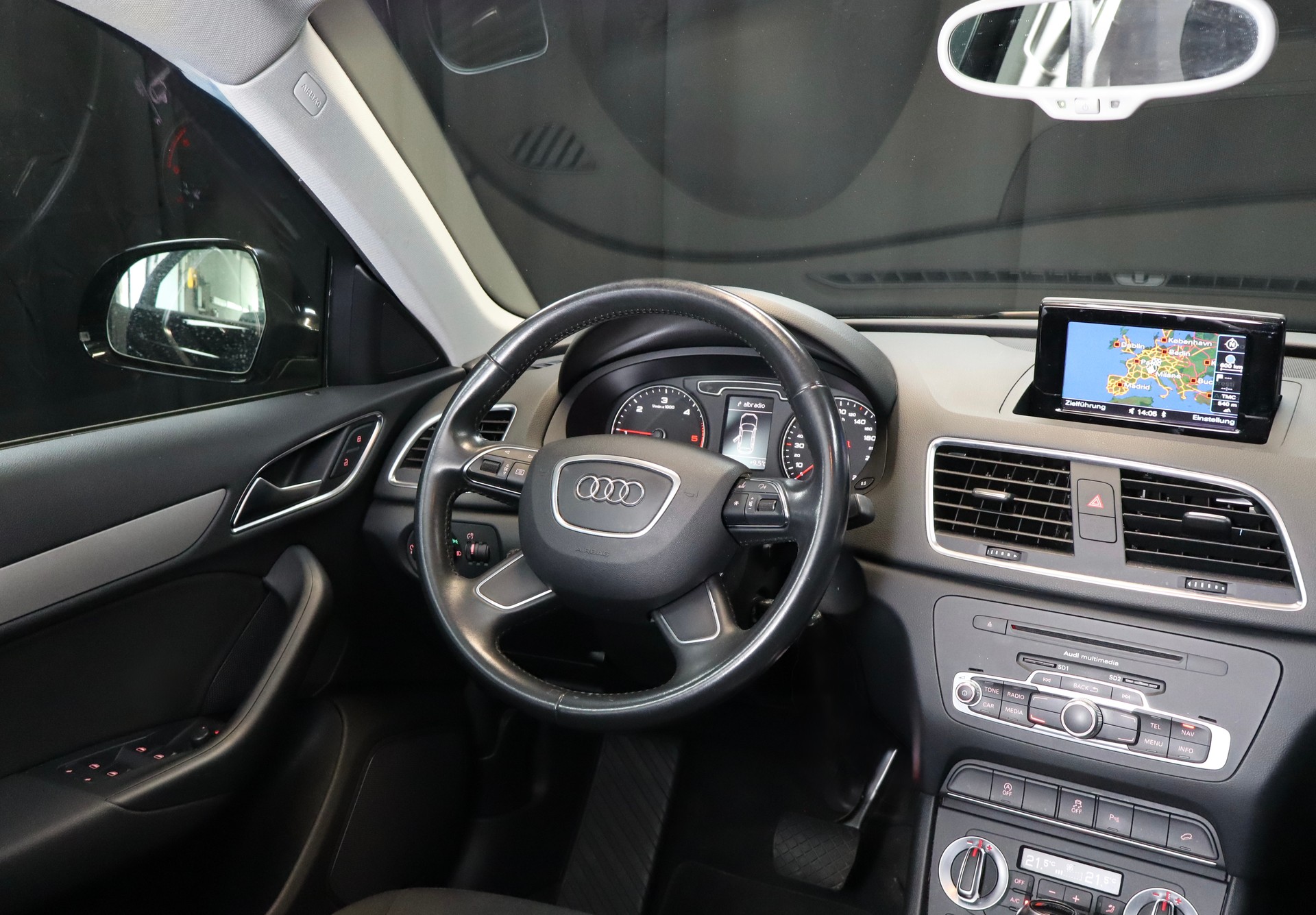 AUDI Q3 2.0 TDI quattro S-tronic-image-4