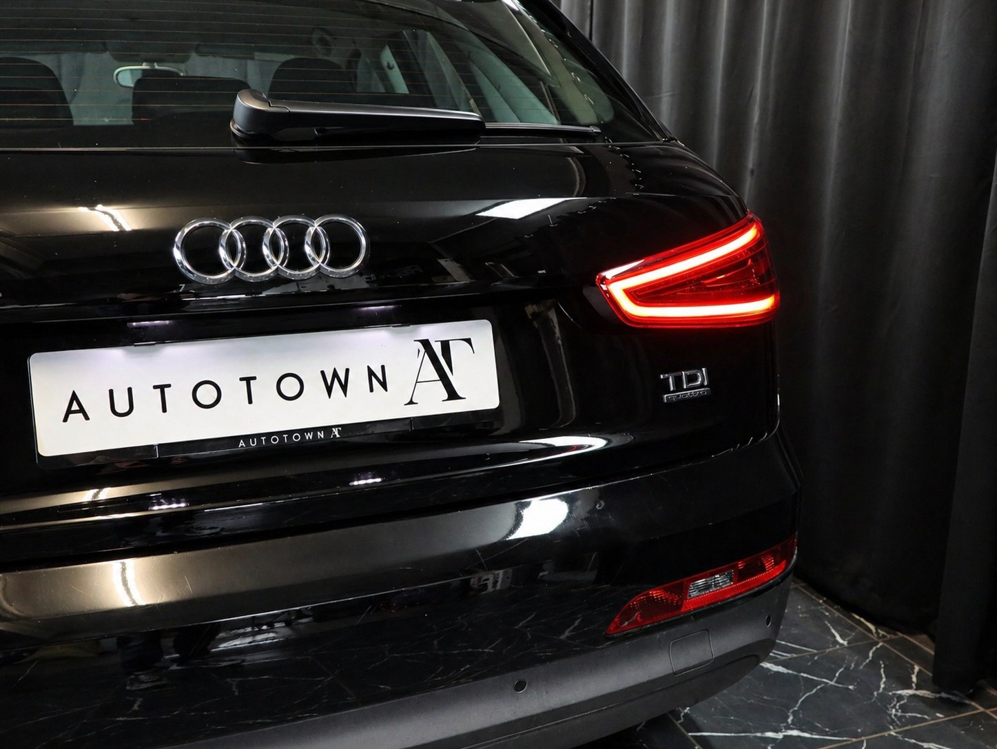 AUDI Q3 2.0 TDI quattro S-tronic-image-15