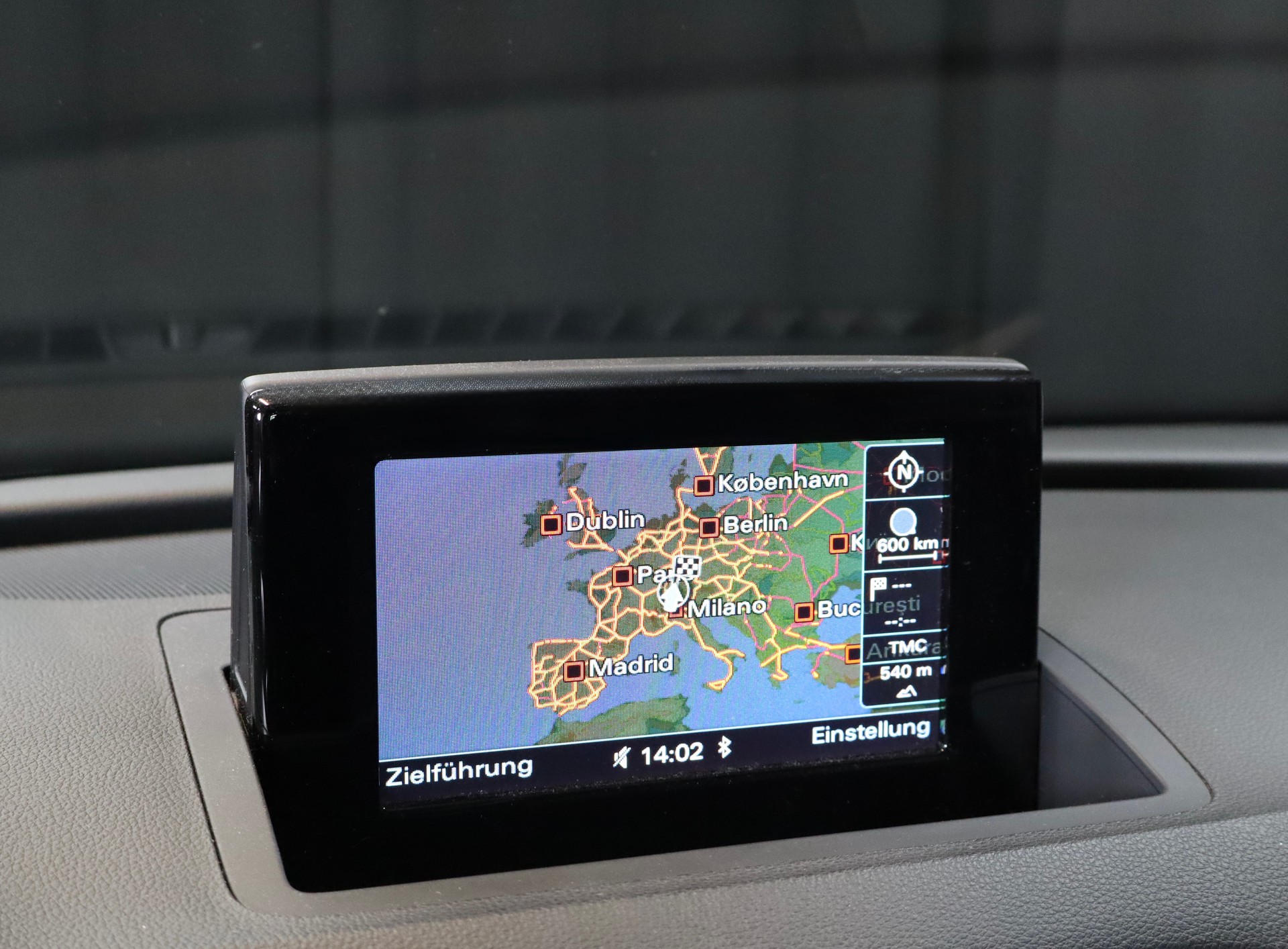 AUDI Q3 2.0 TDI quattro S-tronic-image-8