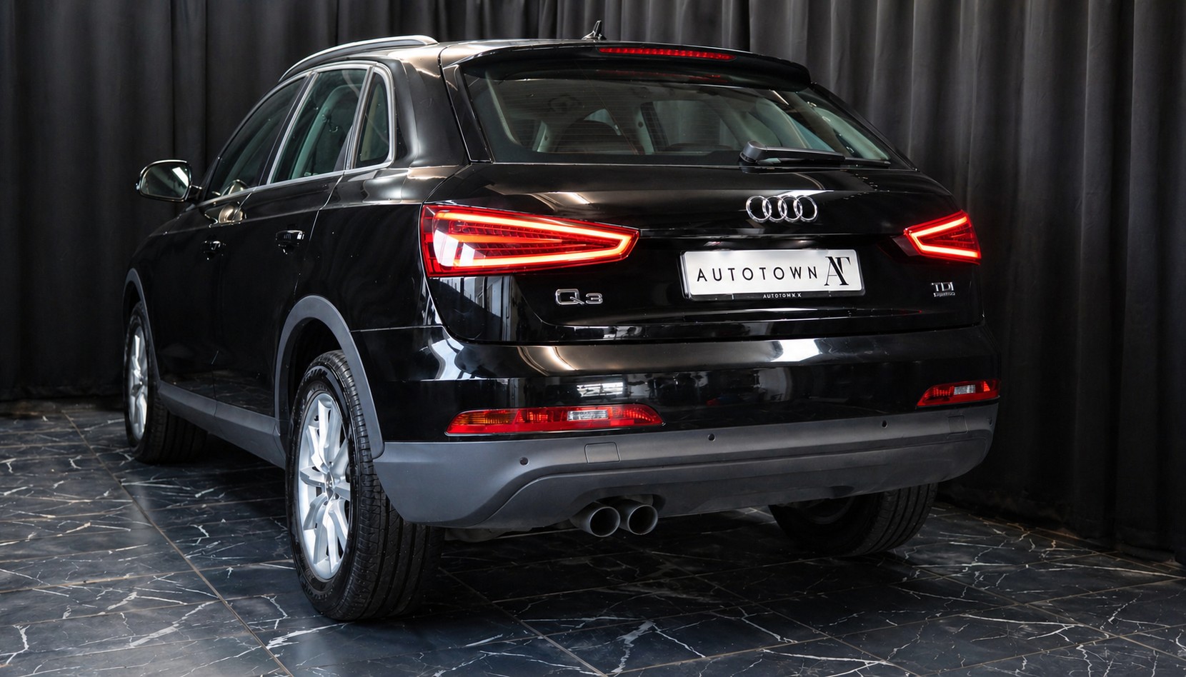 AUDI Q3 2.0 TDI quattro S-tronic-showroom-element-1
