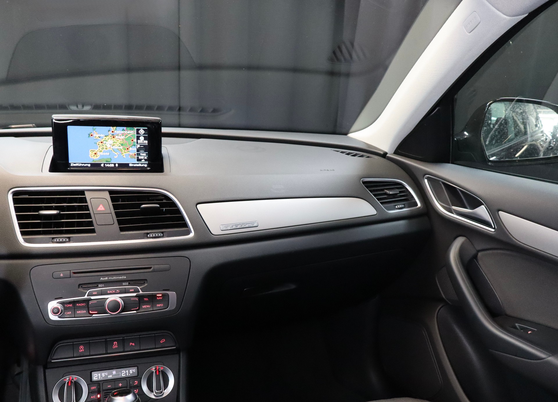 AUDI Q3 2.0 TDI quattro S-tronic-image-5