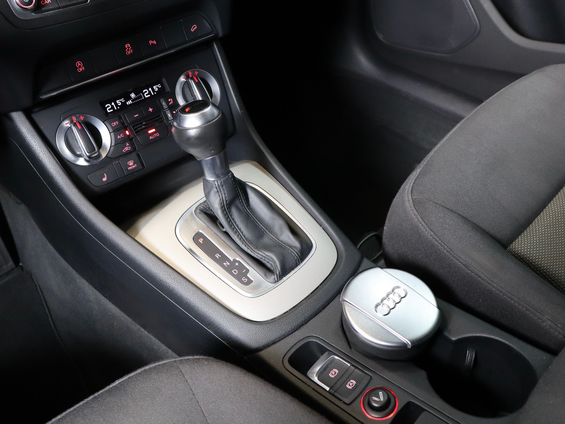 AUDI Q3 2.0 TDI quattro S-tronic-image-9
