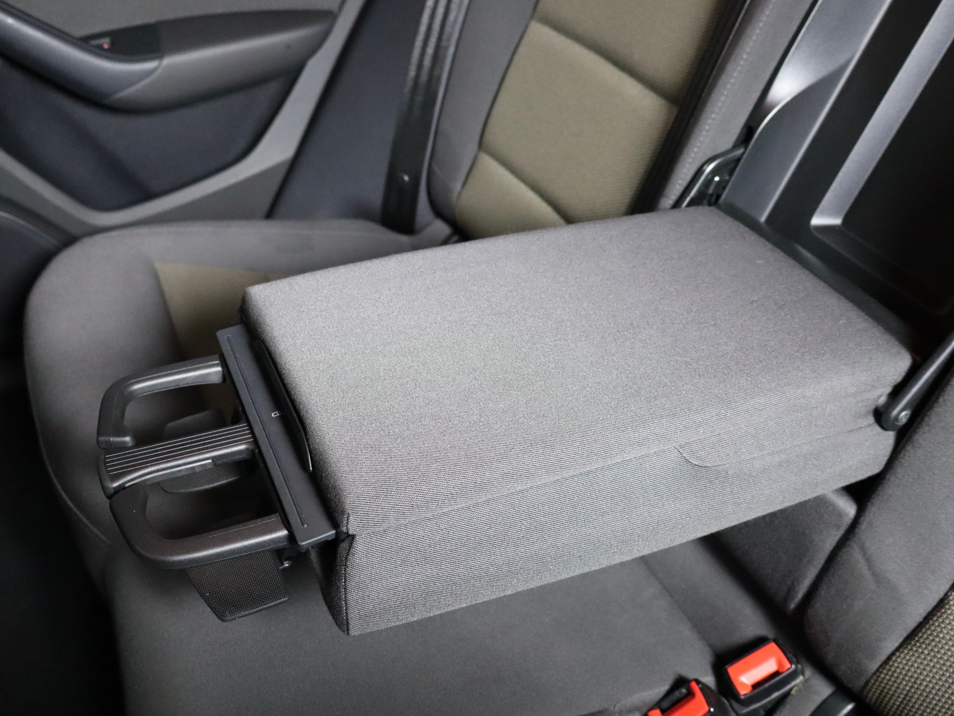 AUDI Q3 2.0 TDI quattro S-tronic-image-13