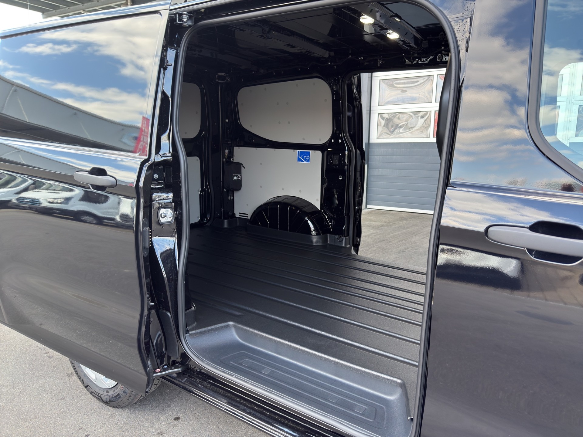 FORD Transit C Van 320 L1 2.0 EcoBlue 136 Trend-image-13