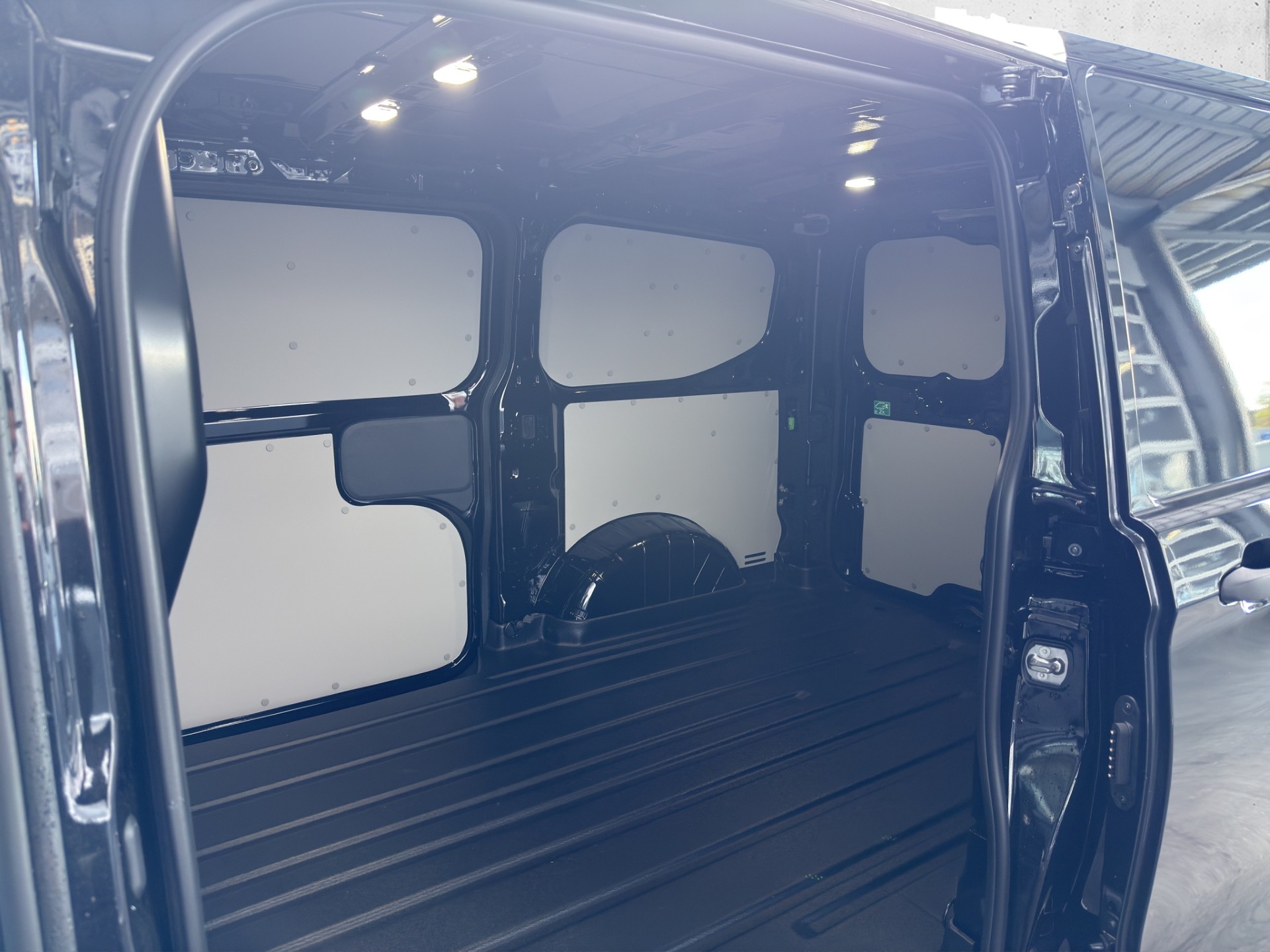 FORD Transit C Van 320 L1 2.0 EcoBlue 136 Trend-image-11