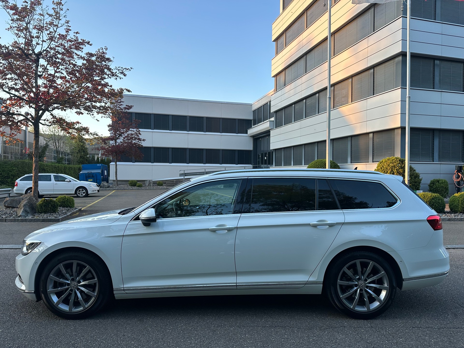 VW Passat Variant 2.0 TDI BMT High. DSG 4Motion-image-6