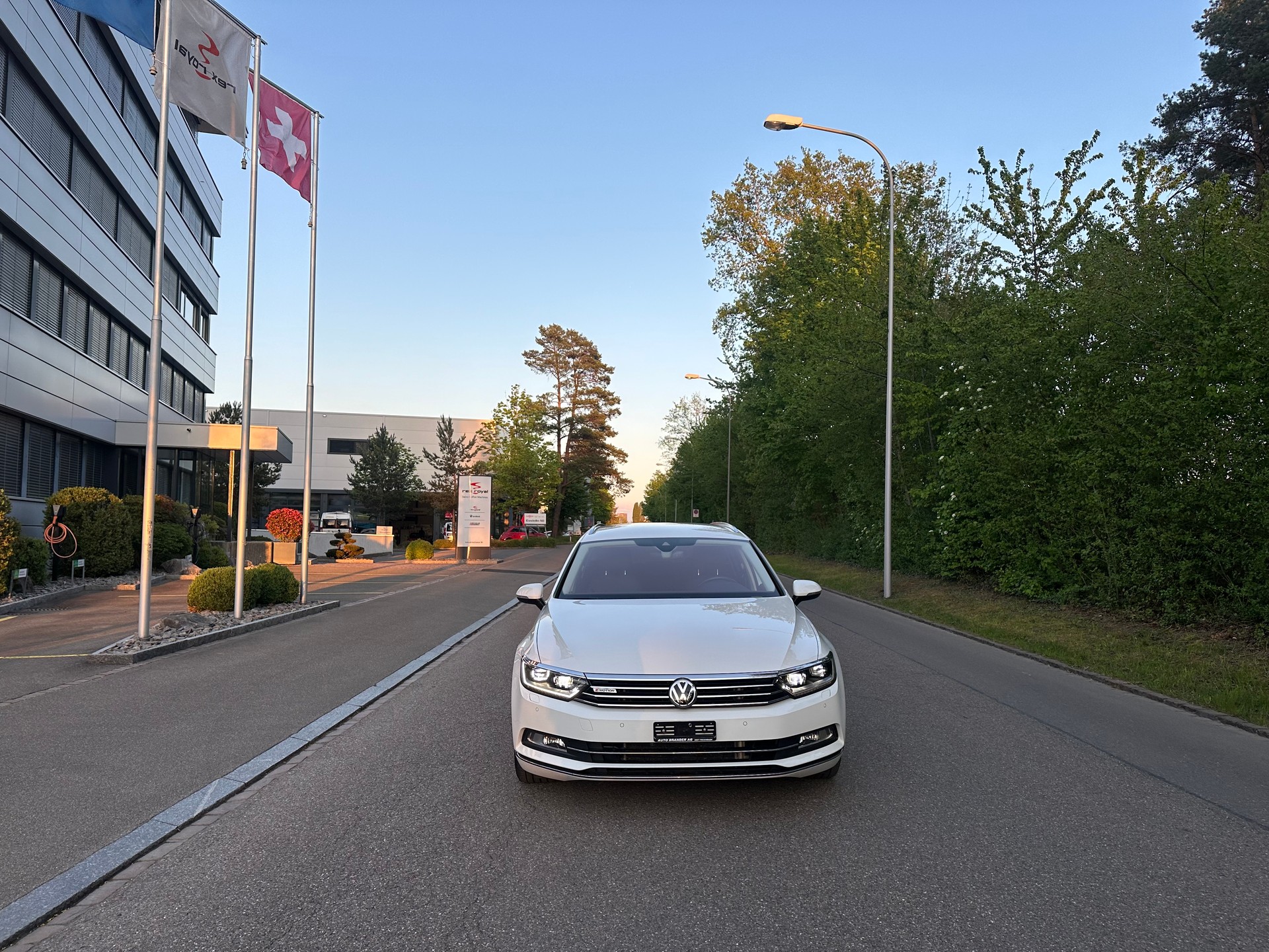 VW Passat Variant 2.0 TDI BMT High. DSG 4Motion-image-2