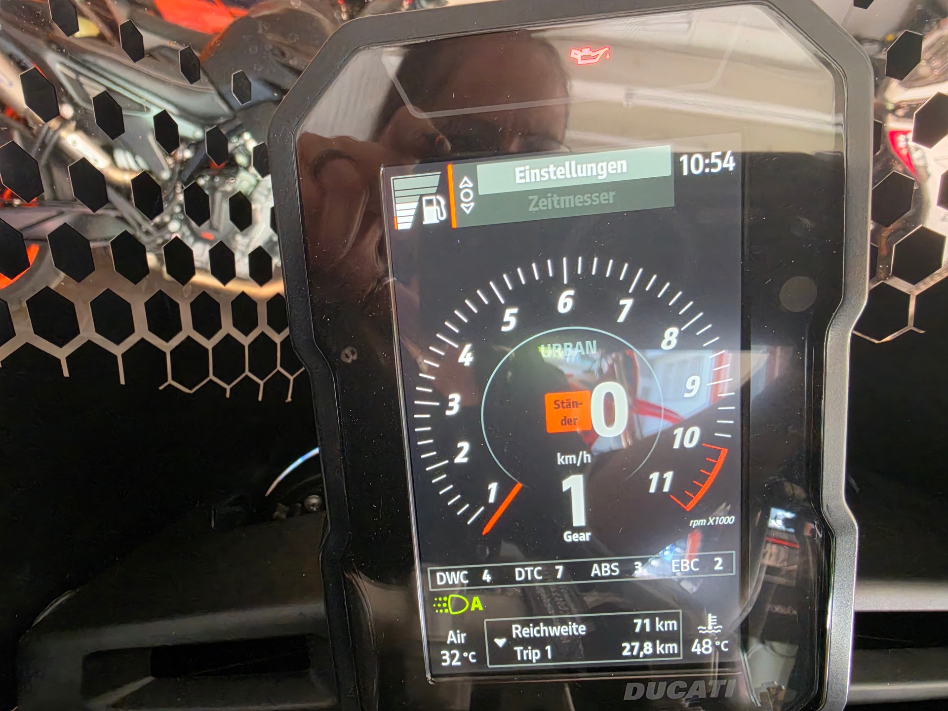 DUCATI Desert X-image-3