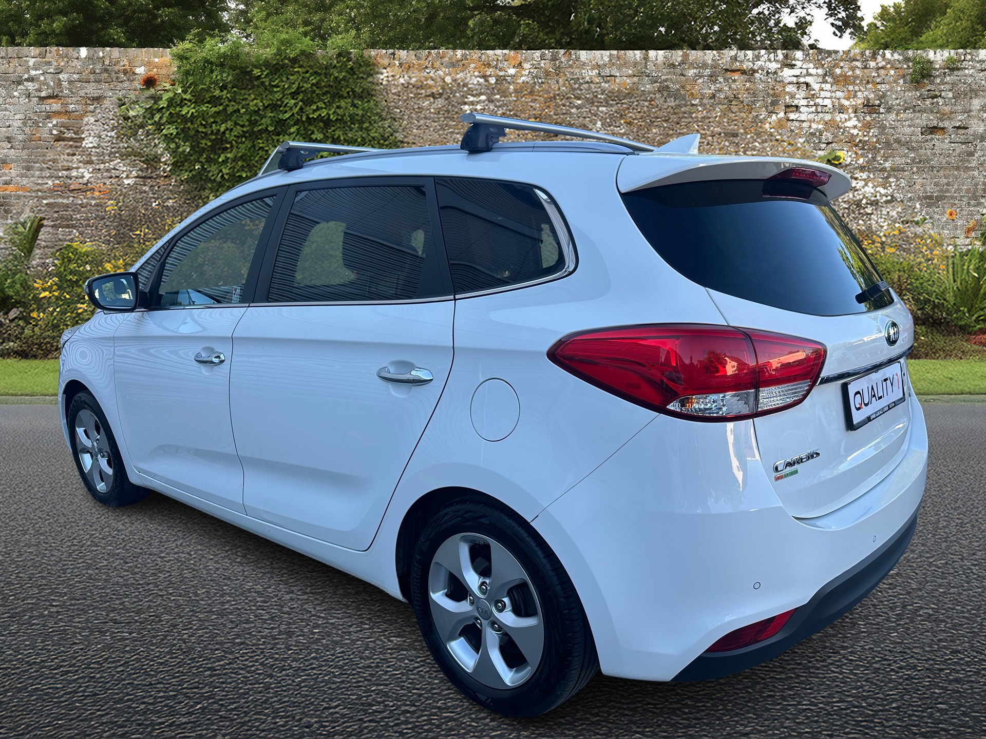 KIA Carens 1.7 CRDi Swiss Eco Edition DCT-image-2
