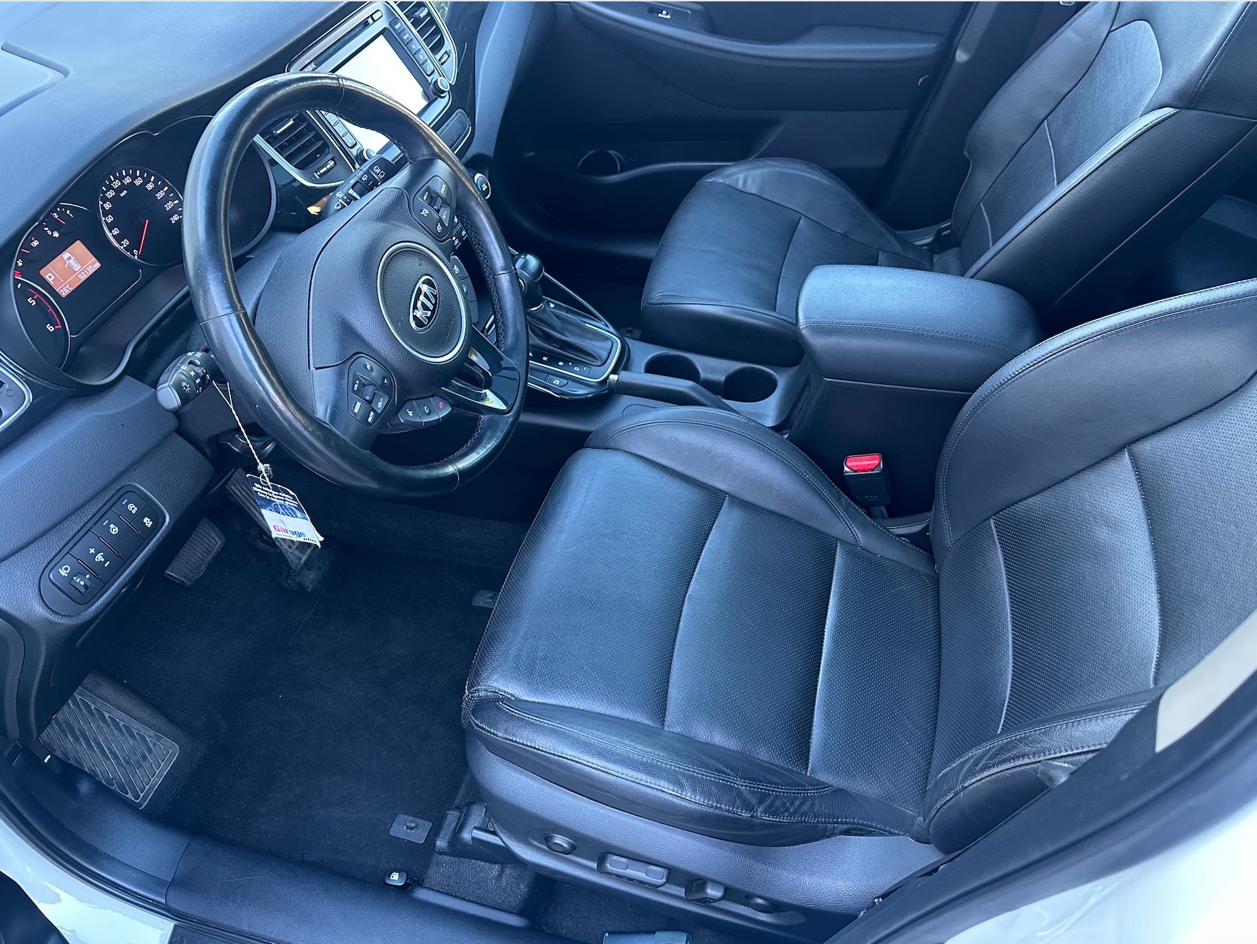 KIA Carens 1.7 CRDi Swiss Eco Edition DCT-image-11