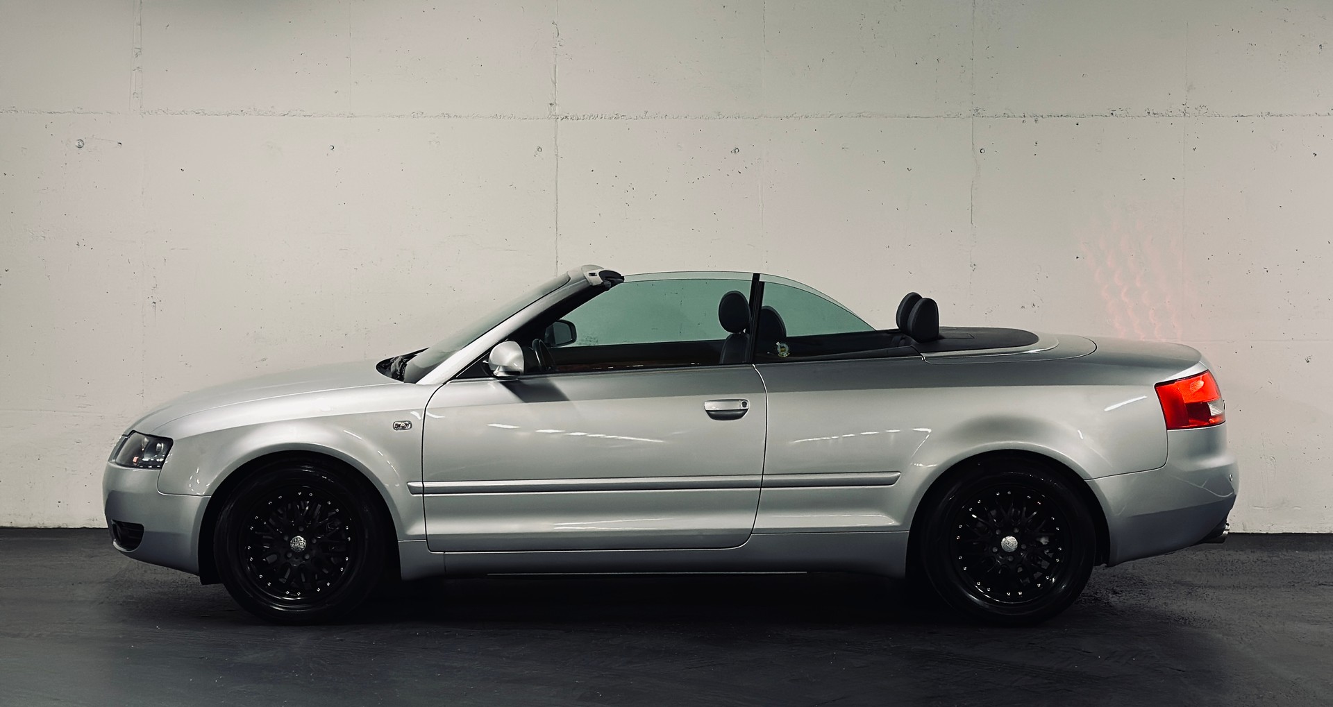 AUDI A4 Cabriolet 2.4 V6 Automat-image-5