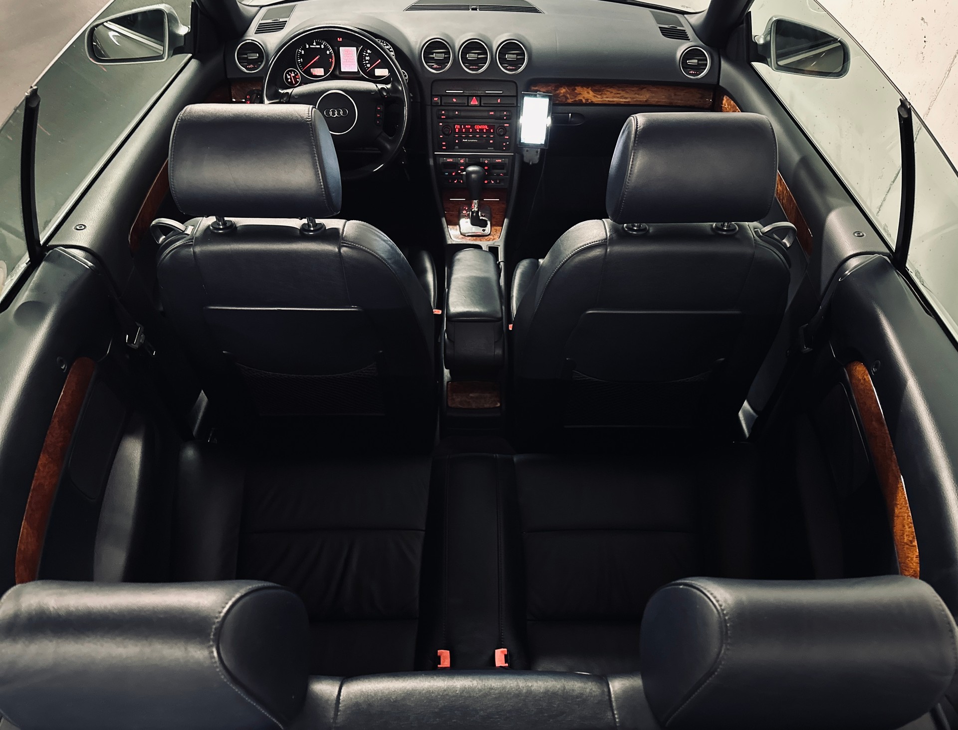 AUDI A4 Cabriolet 2.4 V6 Automat-image-11