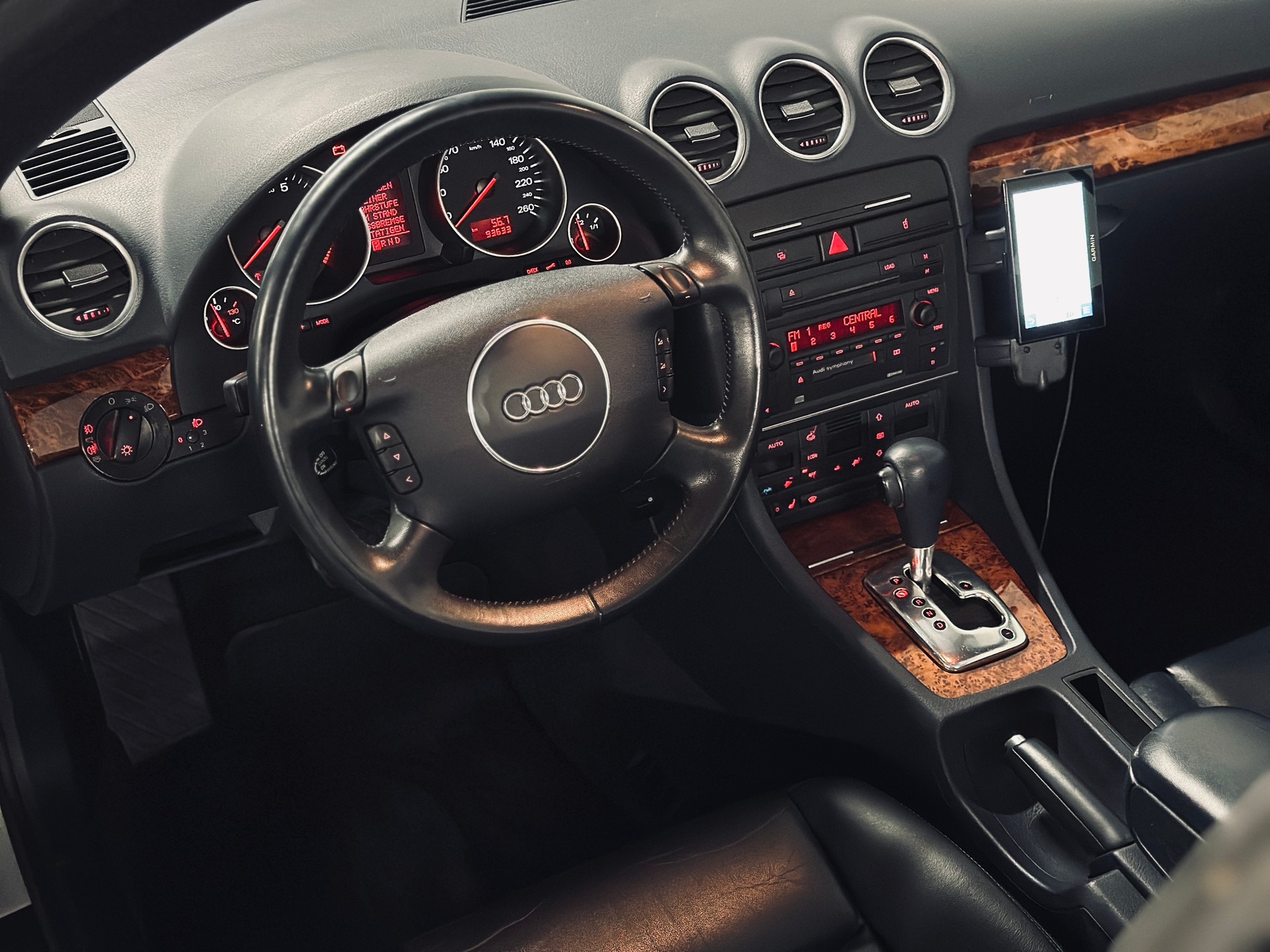 AUDI A4 Cabriolet 2.4 V6 Automat-image-8