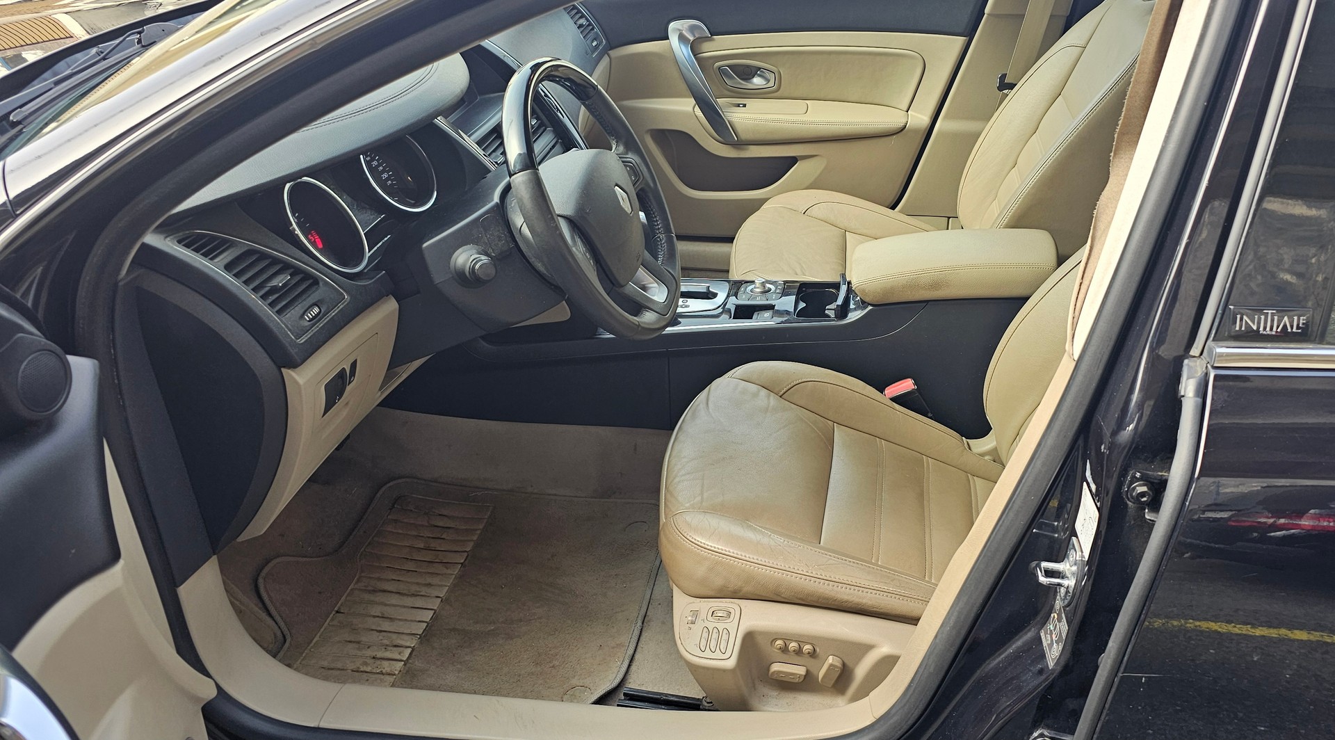 RENAULT LATITUDE-image-5
