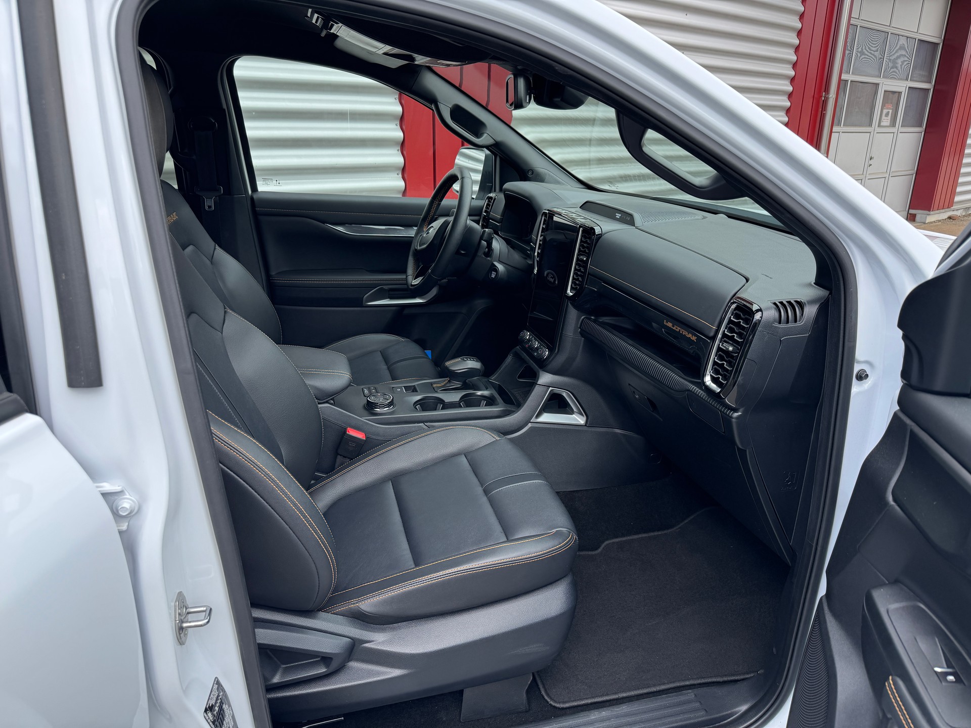 FORD Ranger Wildtrak 3.0 Eco Blue e-4WD Automat-image-9
