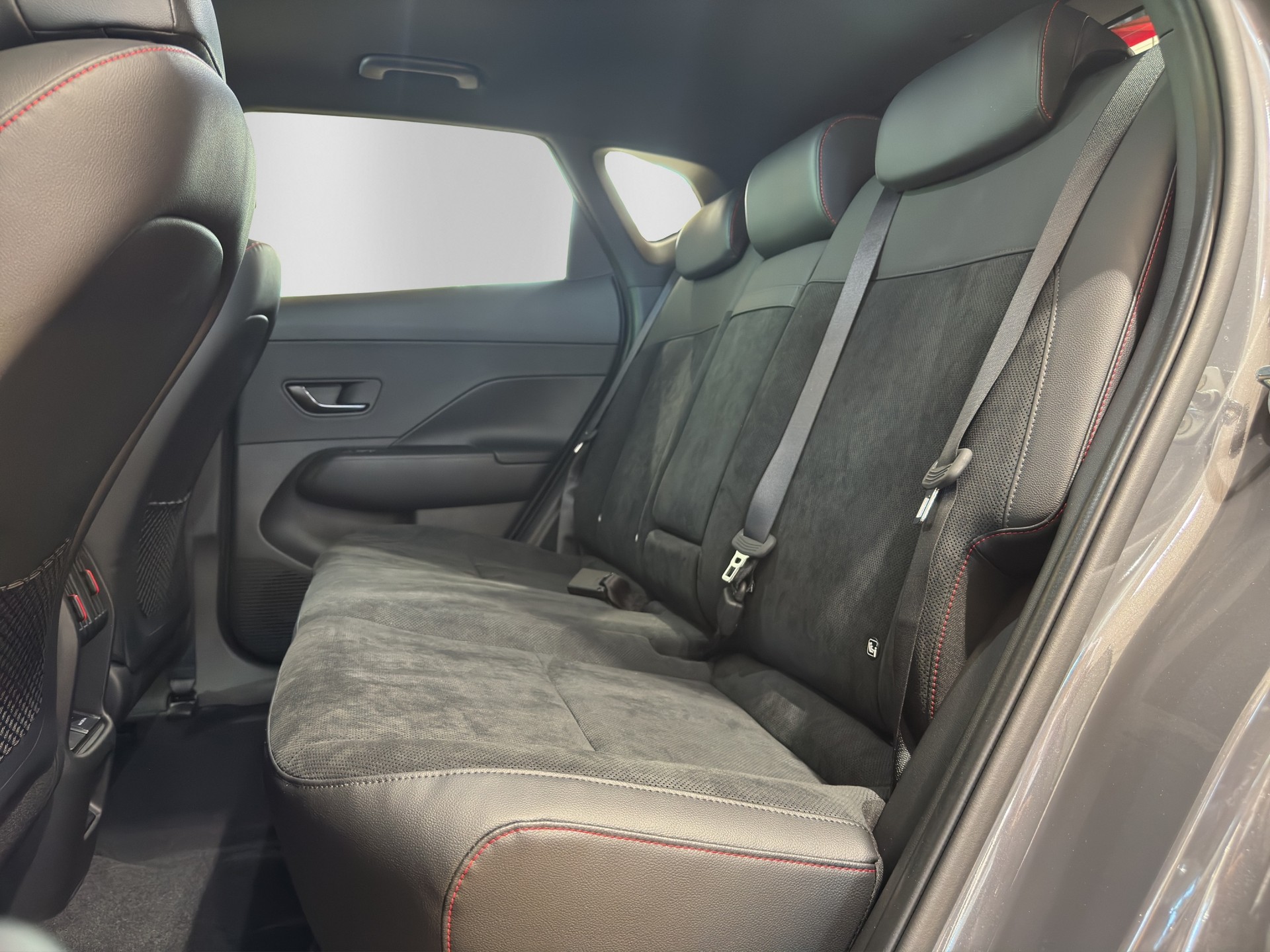 HYUNDAI Kona EV 65.4 kWh N Line-image-9