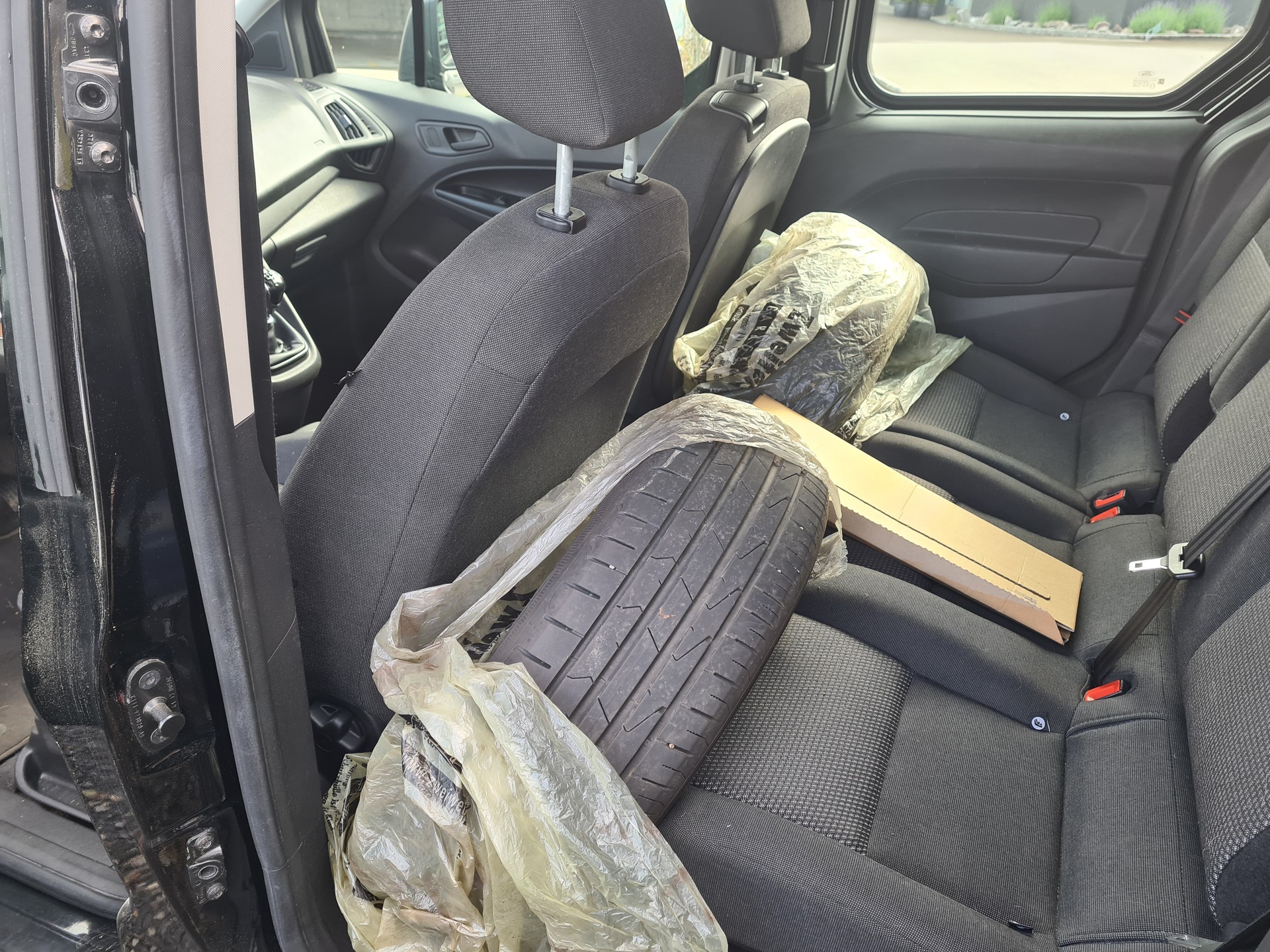 FORD Tourneo Connect 1.0 SCTi Ambiente-image-6