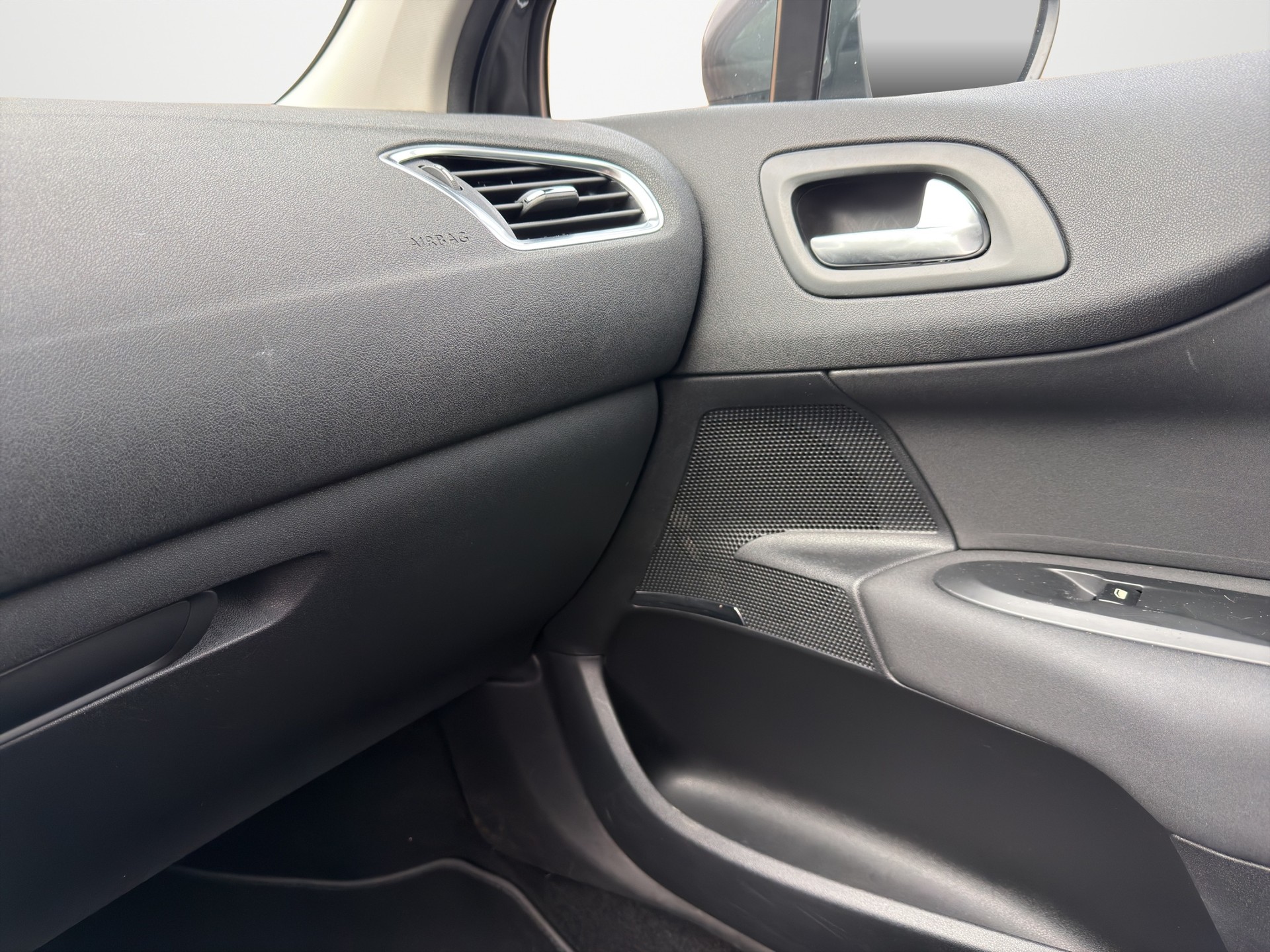 CITROEN C4 1.2 Pure Tech Feel Edition-image-13